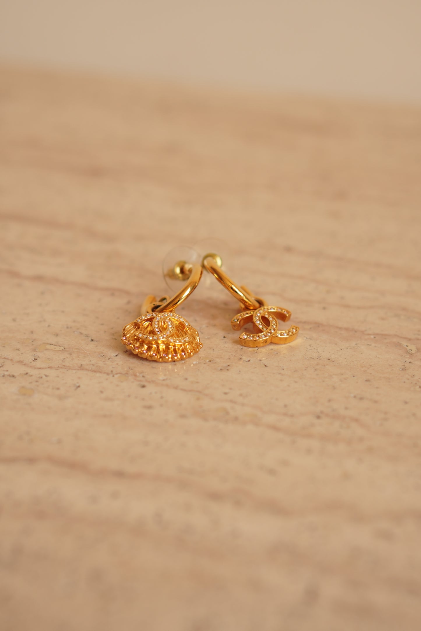 CHANEL EARRINGS ASYMMETRICAL SHELL A23 C