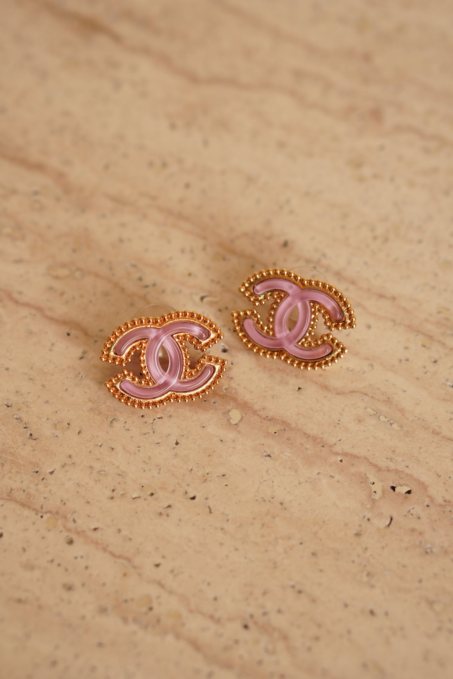 CHANEL EARRINGS PINK D24 P