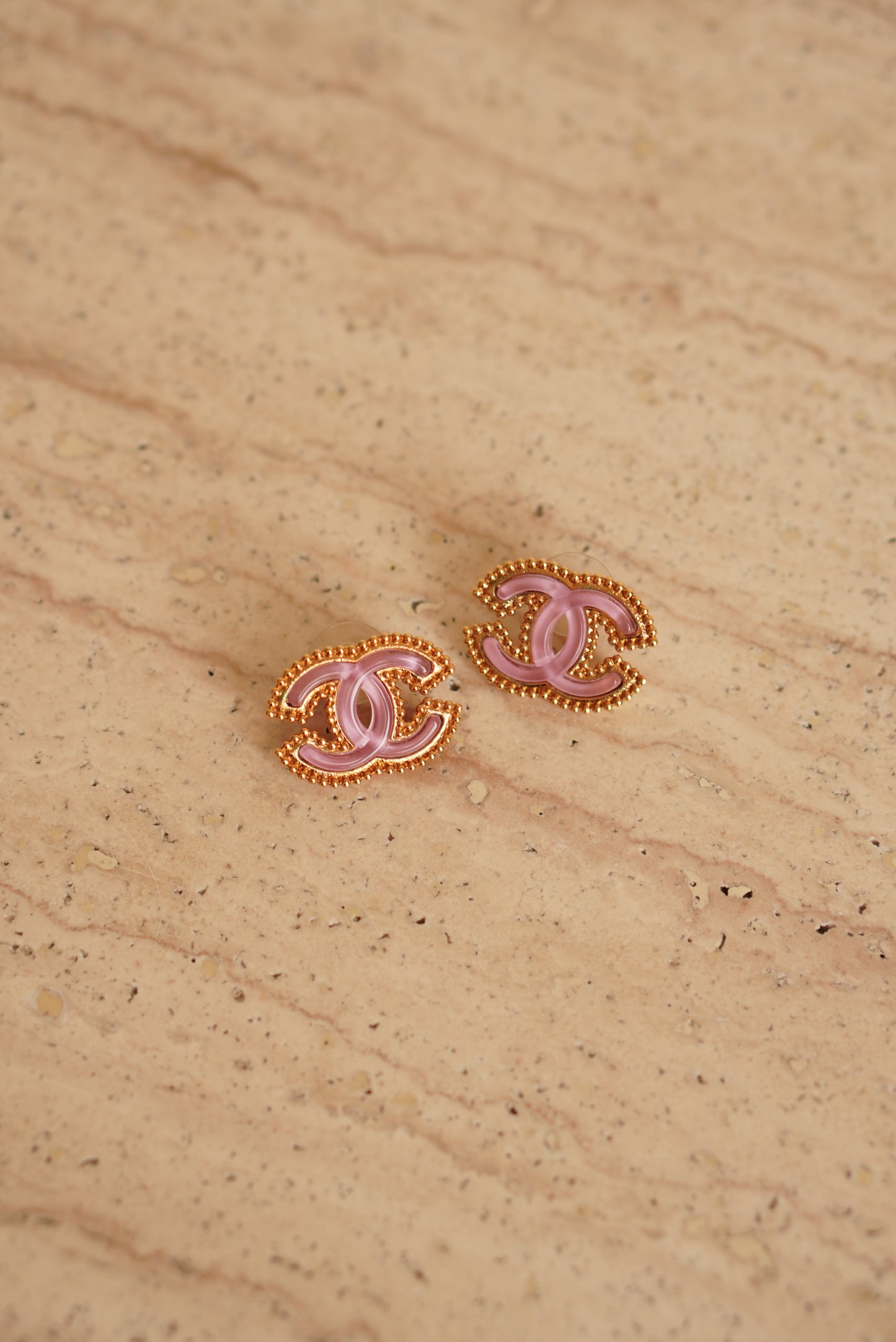 CHANEL EARRINGS PINK D24 P