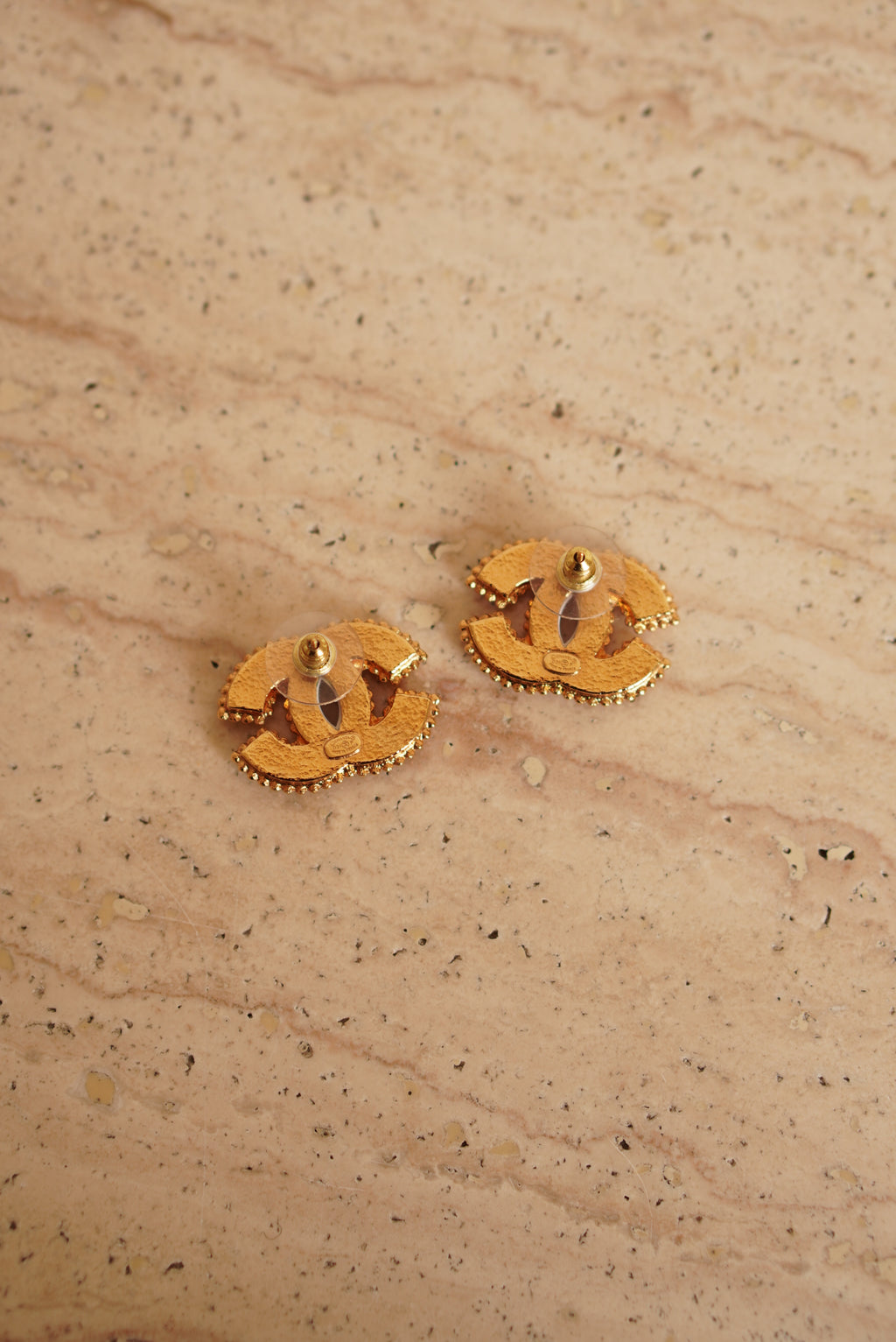 CHANEL EARRINGS PINK D24 P