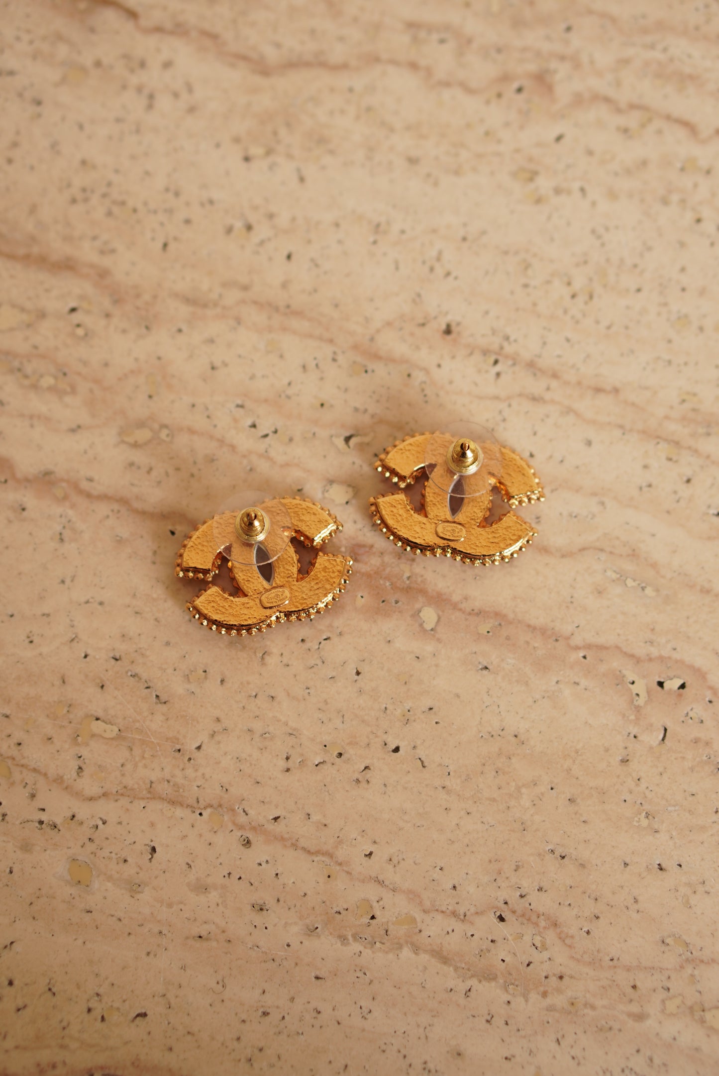 CHANEL EARRINGS PINK D24 P