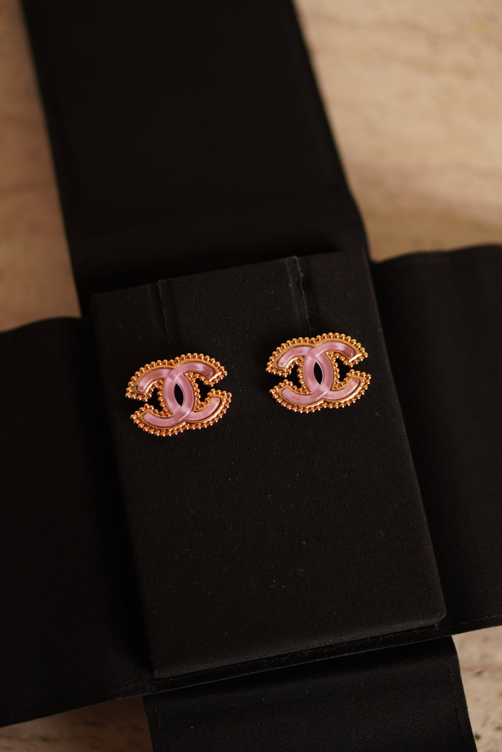 CHANEL EARRINGS PINK D24 P