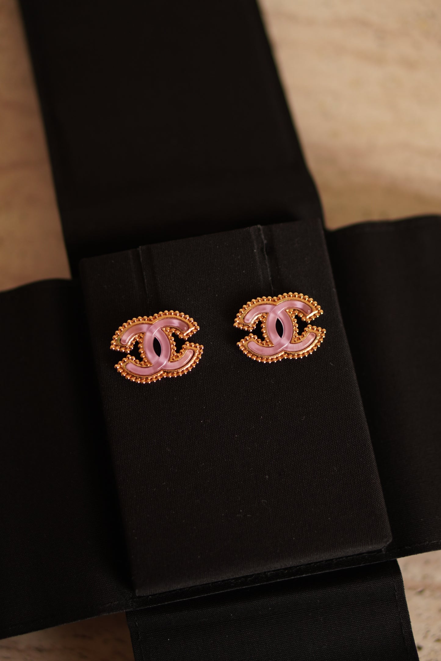 CHANEL EARRINGS PINK D24 P