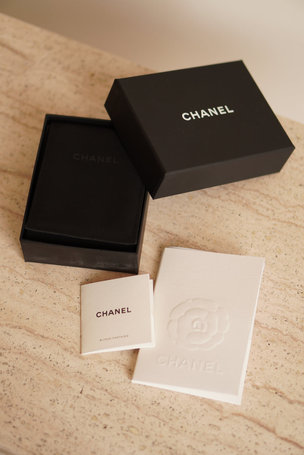 CHANEL EARRINGS PINK D24 P