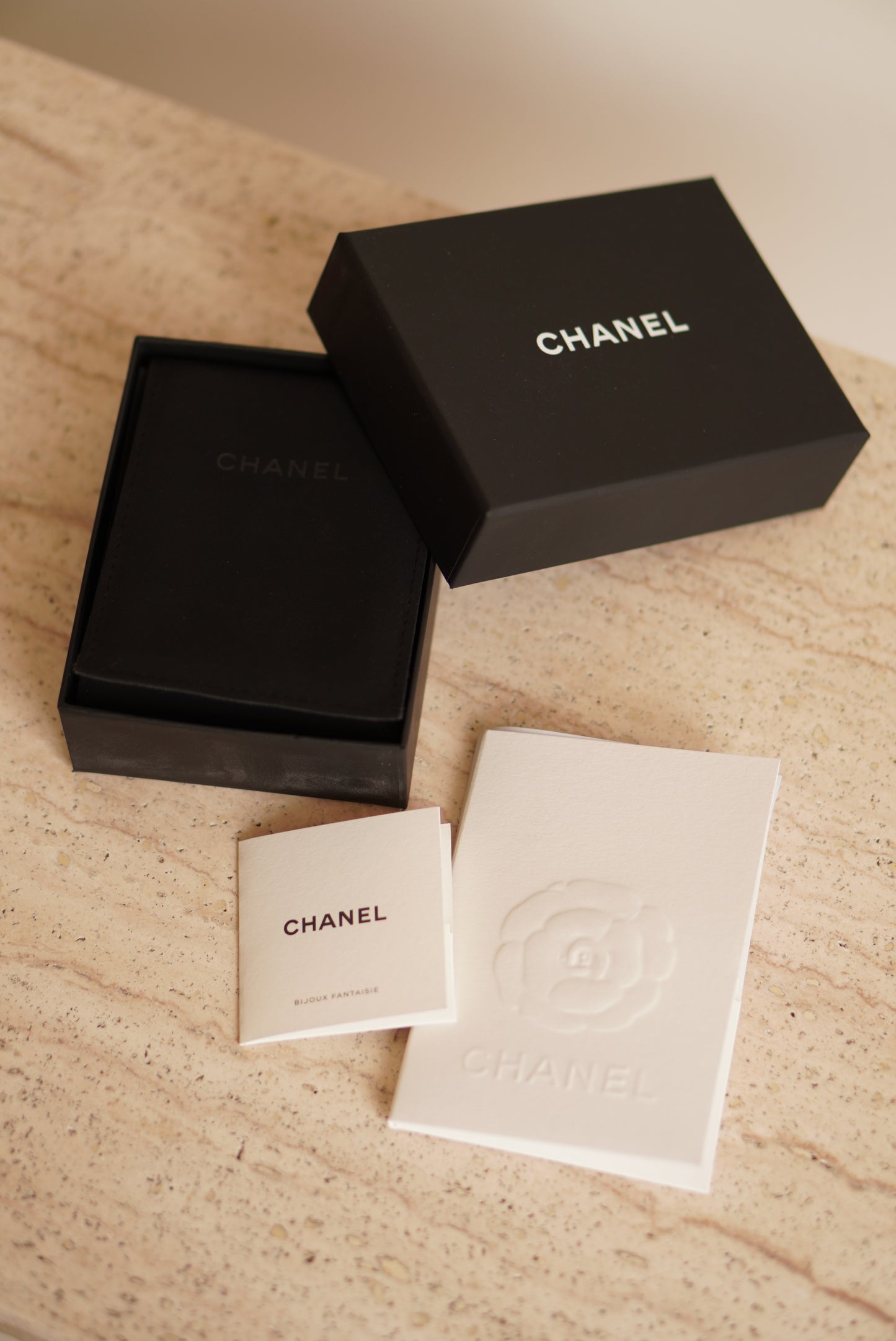 CHANEL EARRINGS PINK D24 P