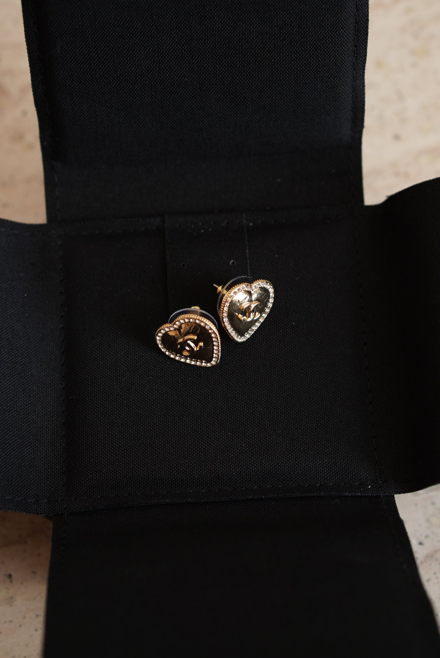 CHANEL EARRINGS HEARTS A24 P