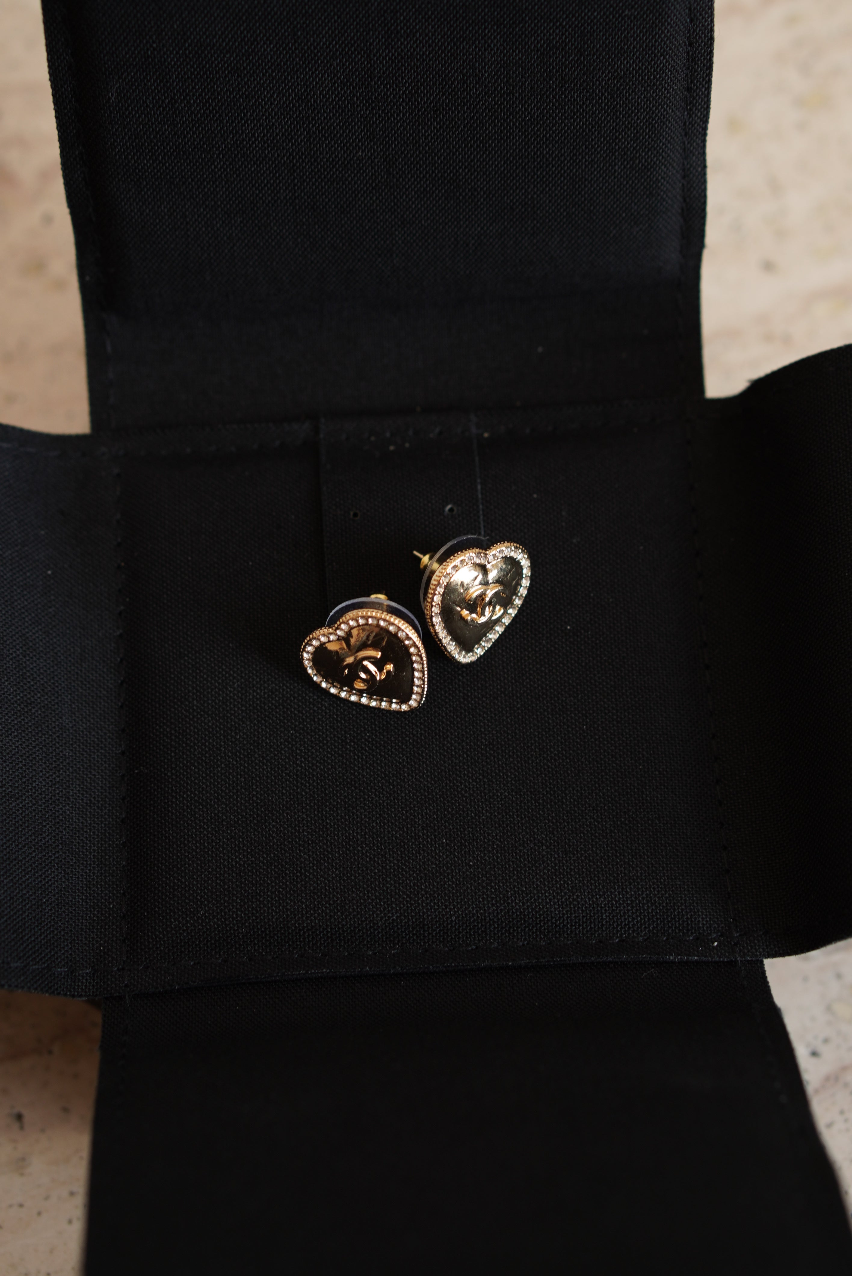 CHANEL EARRINGS HEARTS A24 P