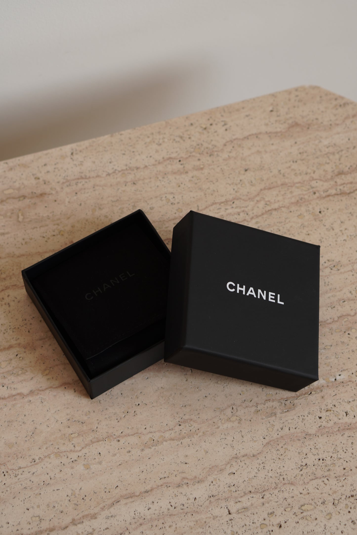 CHANEL EARRINGS HEARTS A24 P
