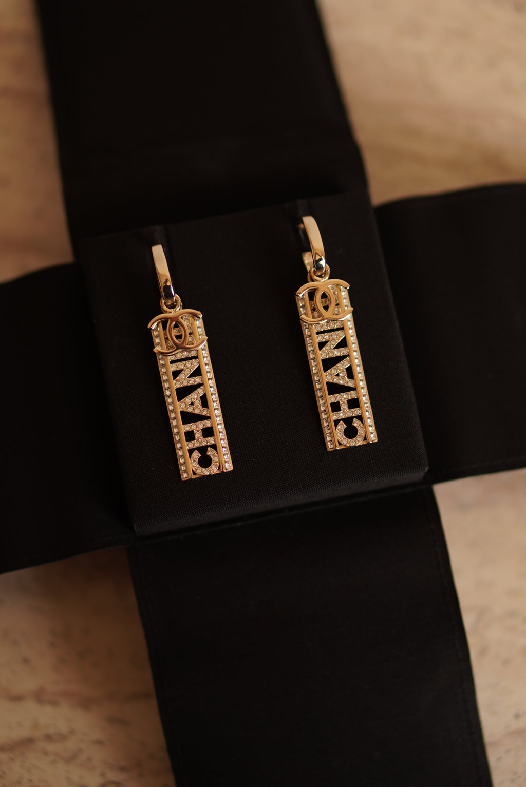 CHANEL EARRINGS B24 C