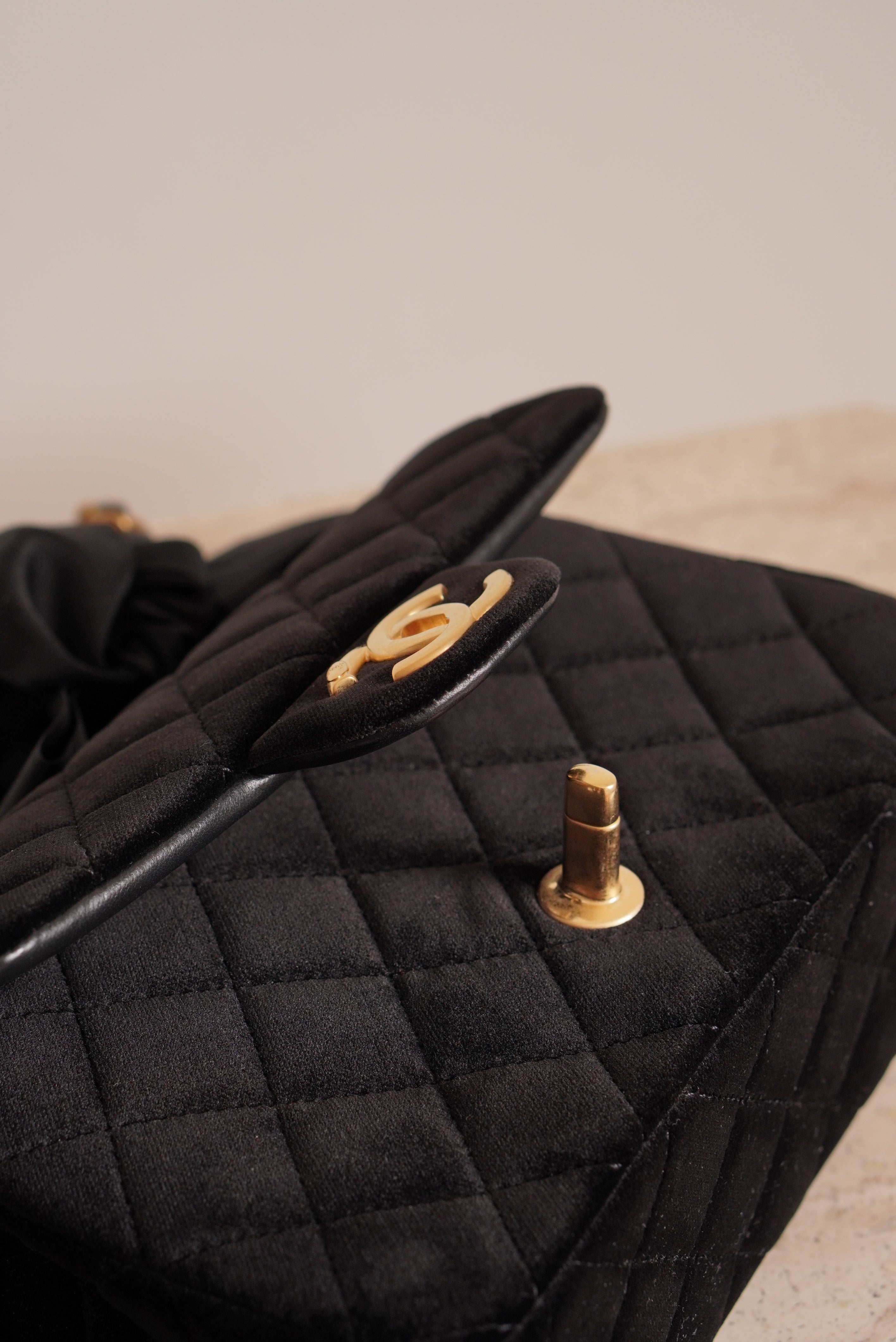 CHANEL 25K MINI RECTANGULAR TOP HANDLE | BLACK VELVET