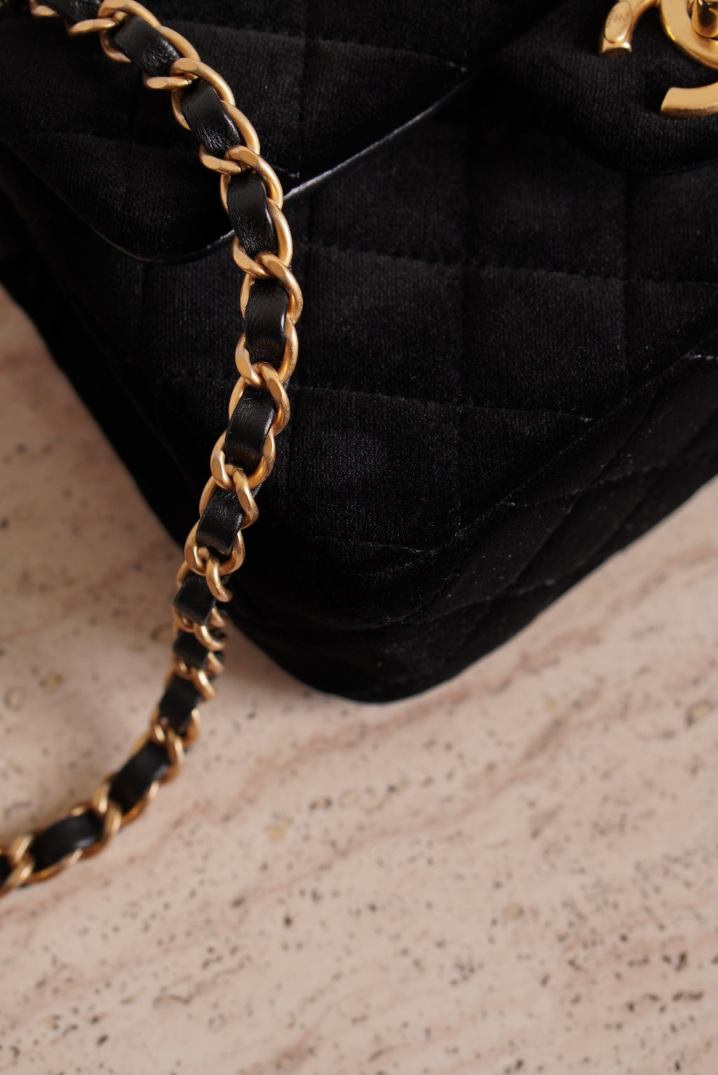 CHANEL 25K MINI RECTANGULAR TOP HANDLE | BLACK VELVET