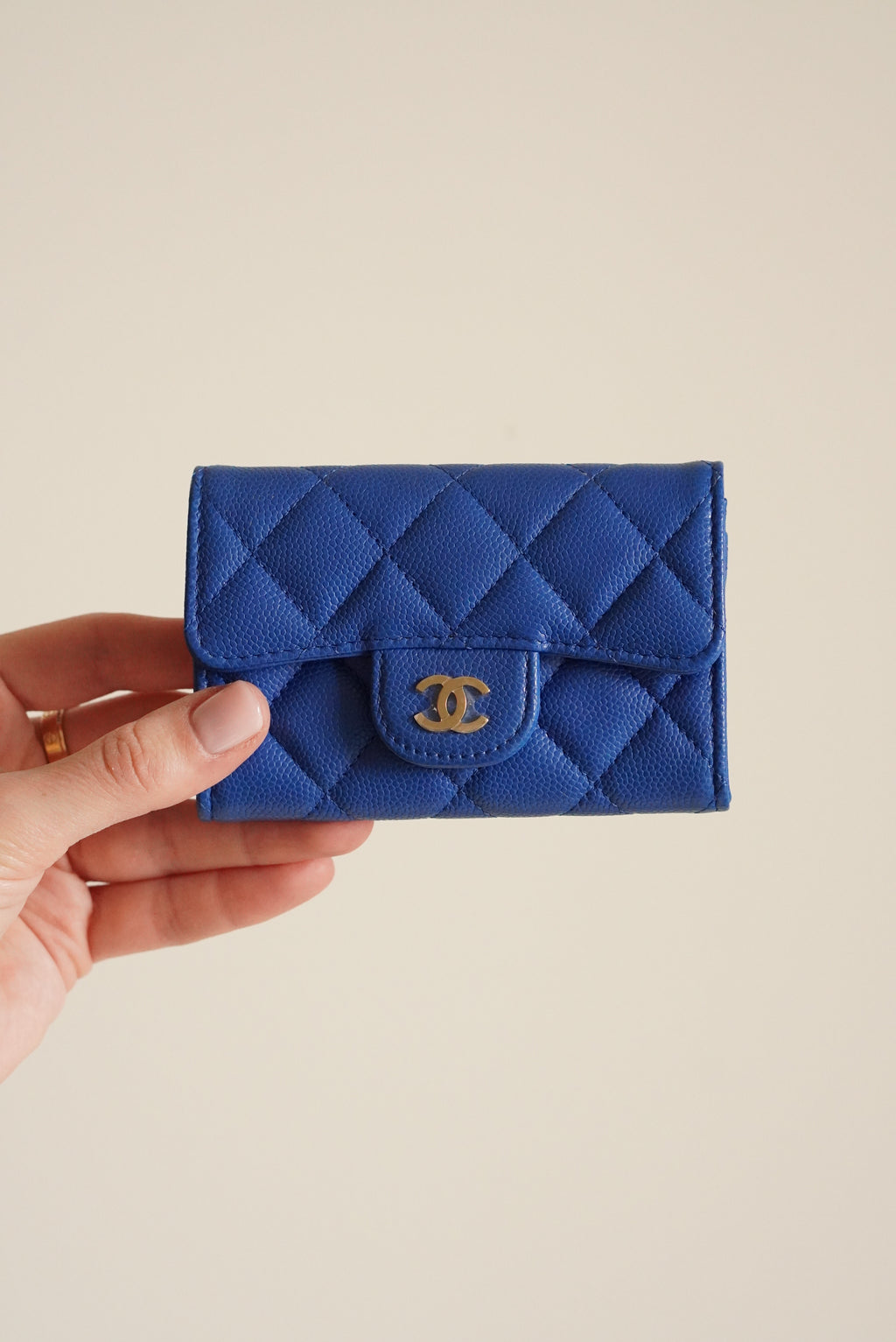 CHANEL 22B FLAP CARD HOLDER | BLUE