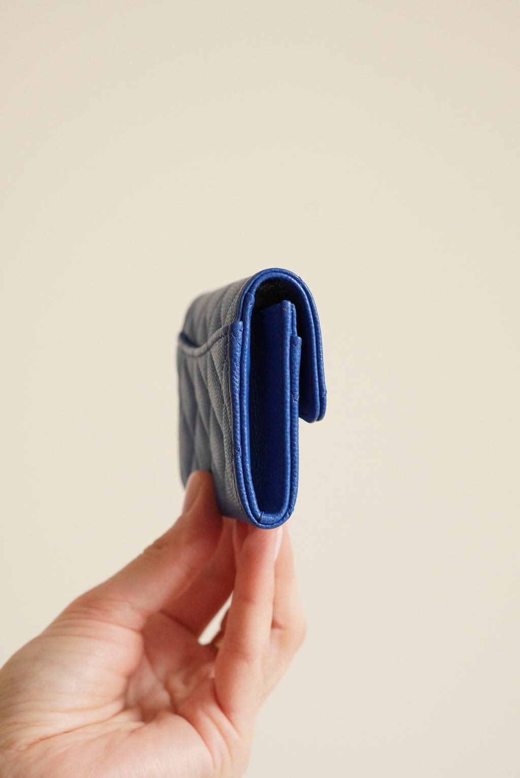 CHANEL 22B FLAP CARD HOLDER | BLUE