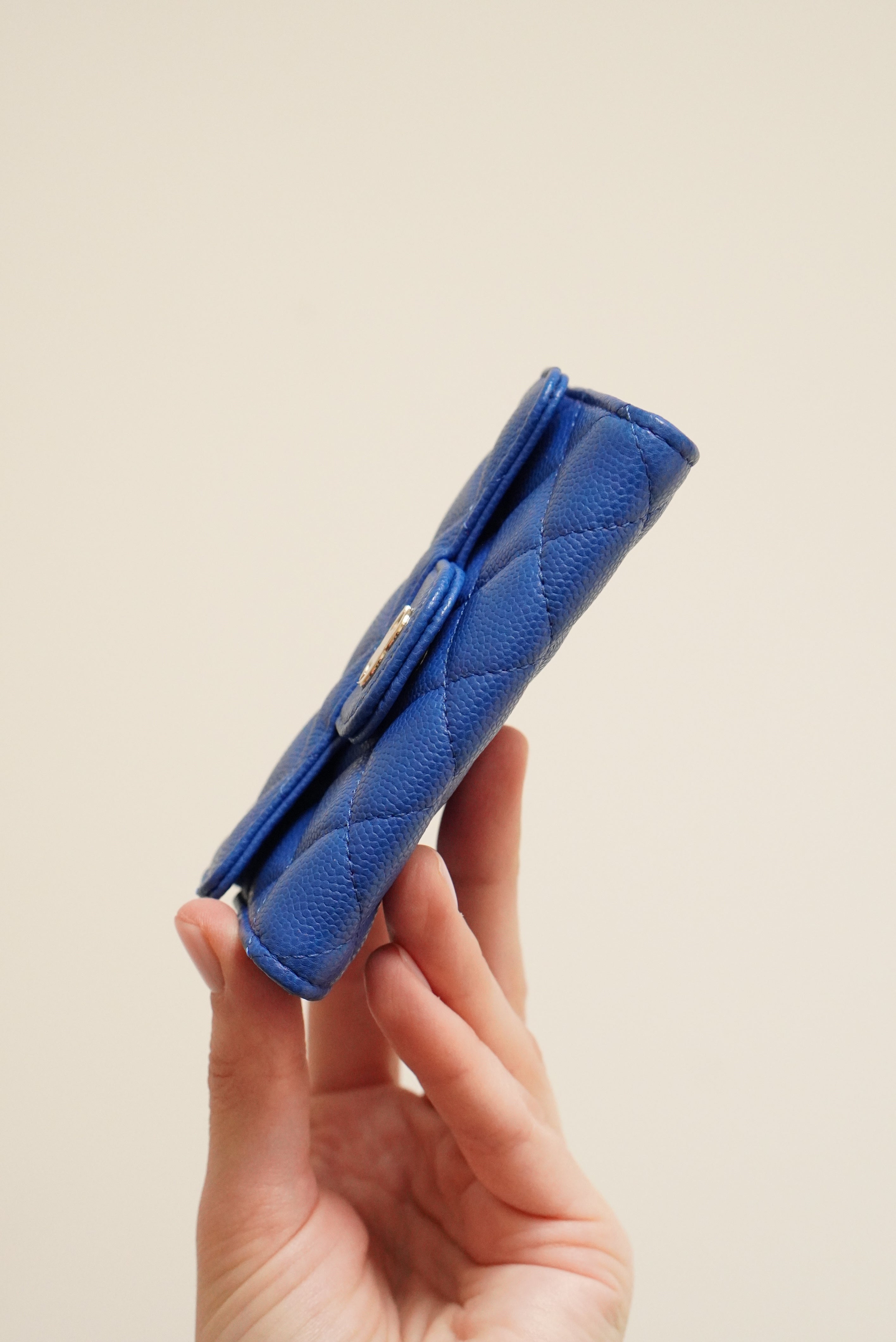 CHANEL 22B FLAP CARD HOLDER | BLUE