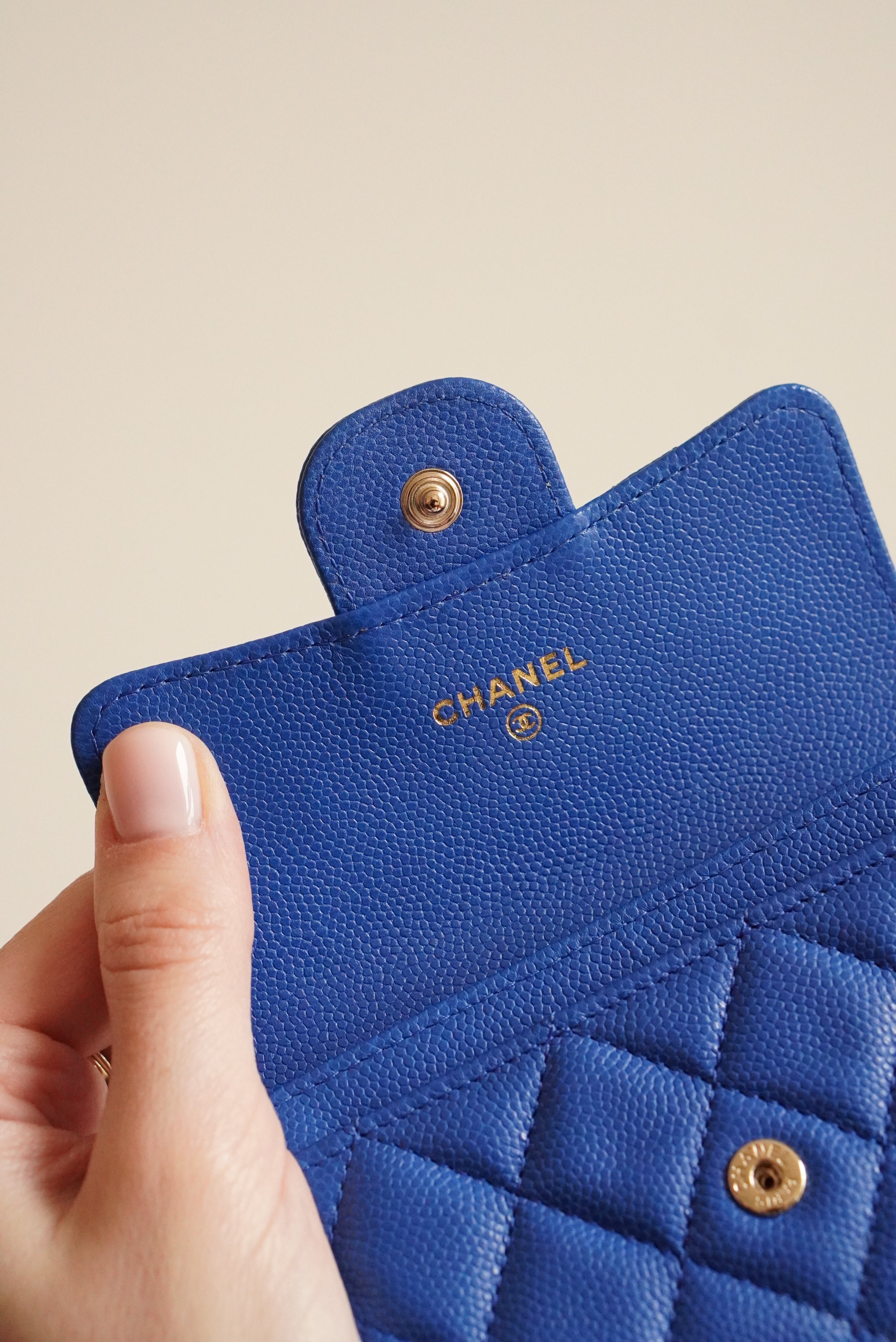 CHANEL 22B FLAP CARD HOLDER | BLUE