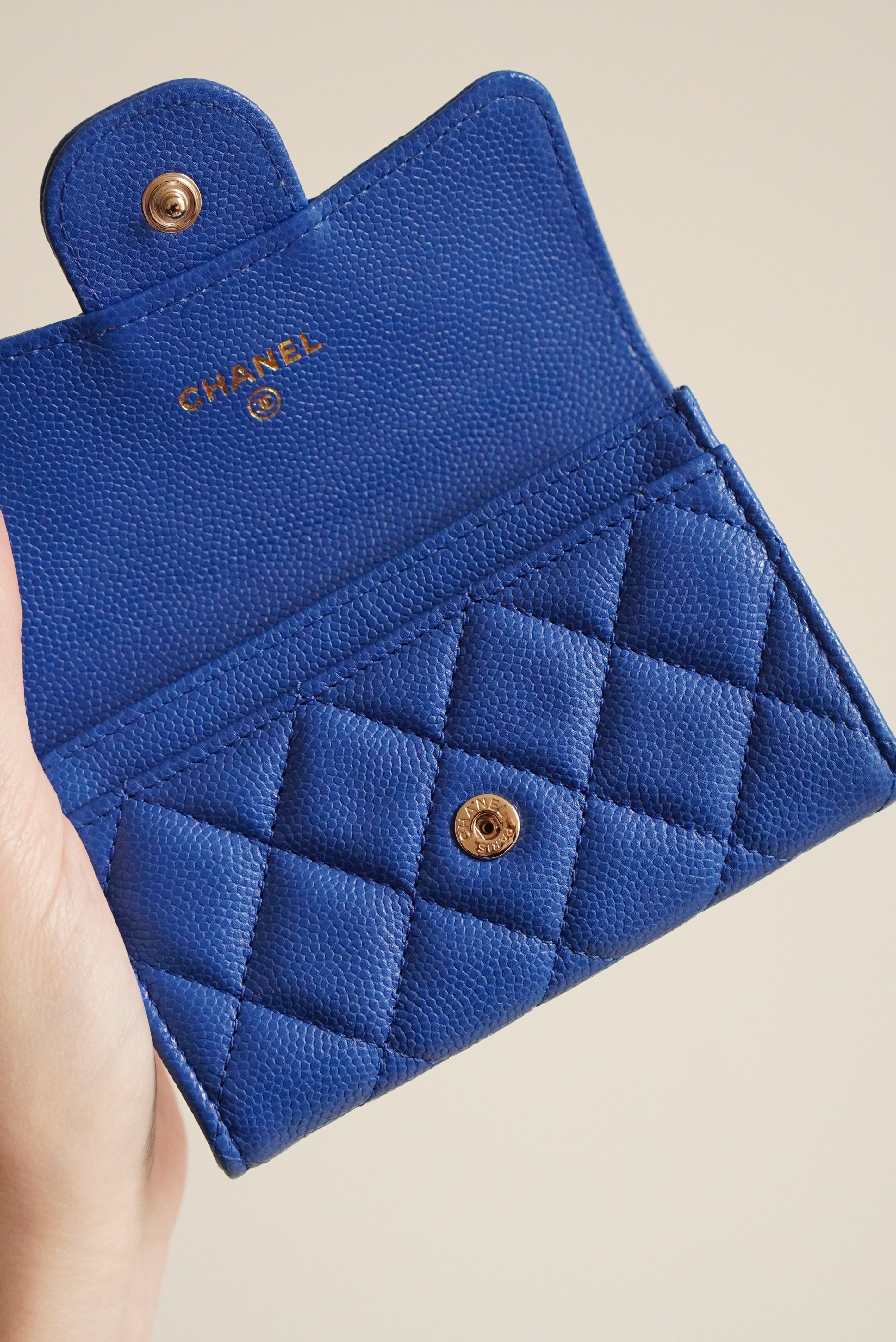 CHANEL 22B FLAP CARD HOLDER | BLUE