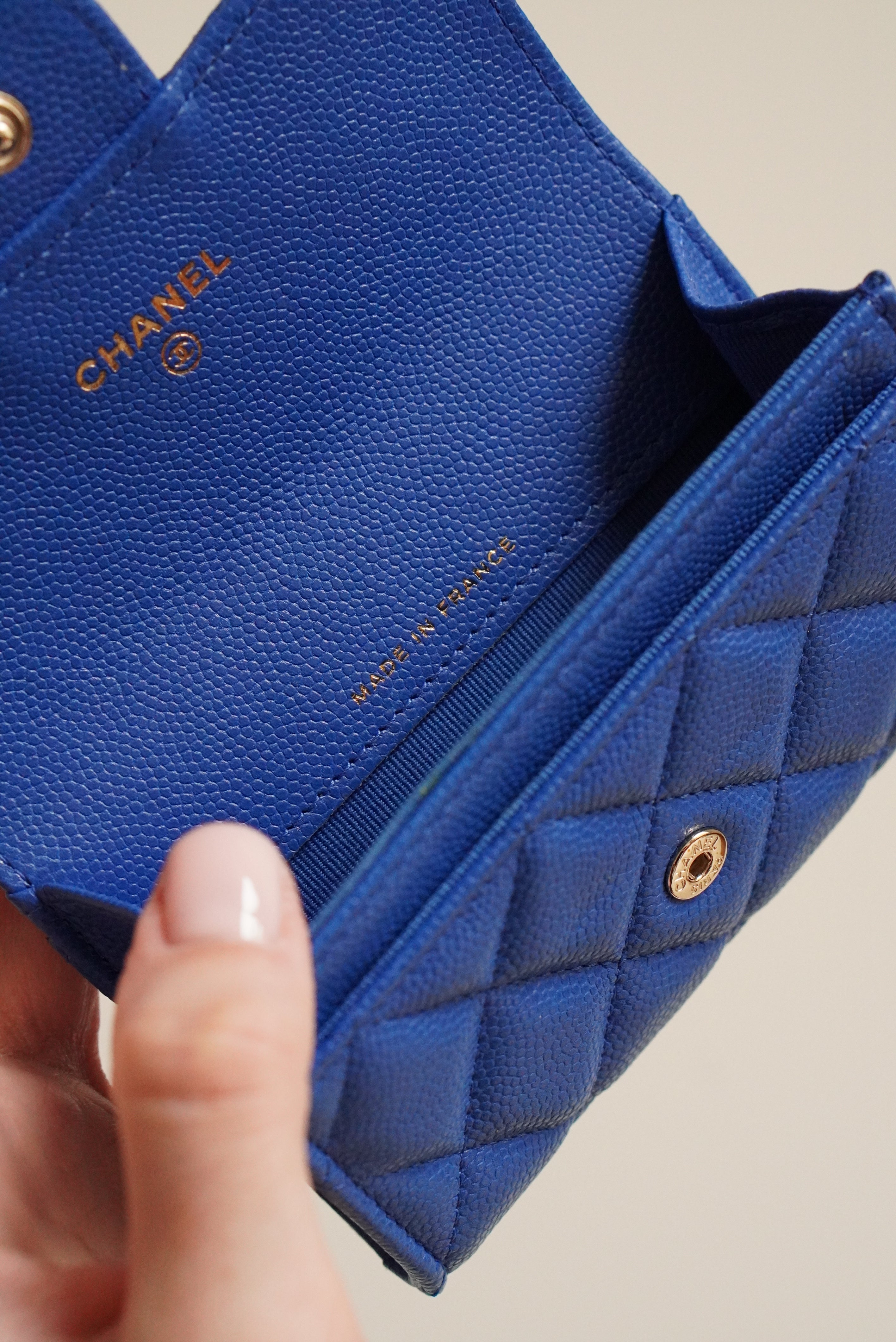 CHANEL 22B FLAP CARD HOLDER | BLUE