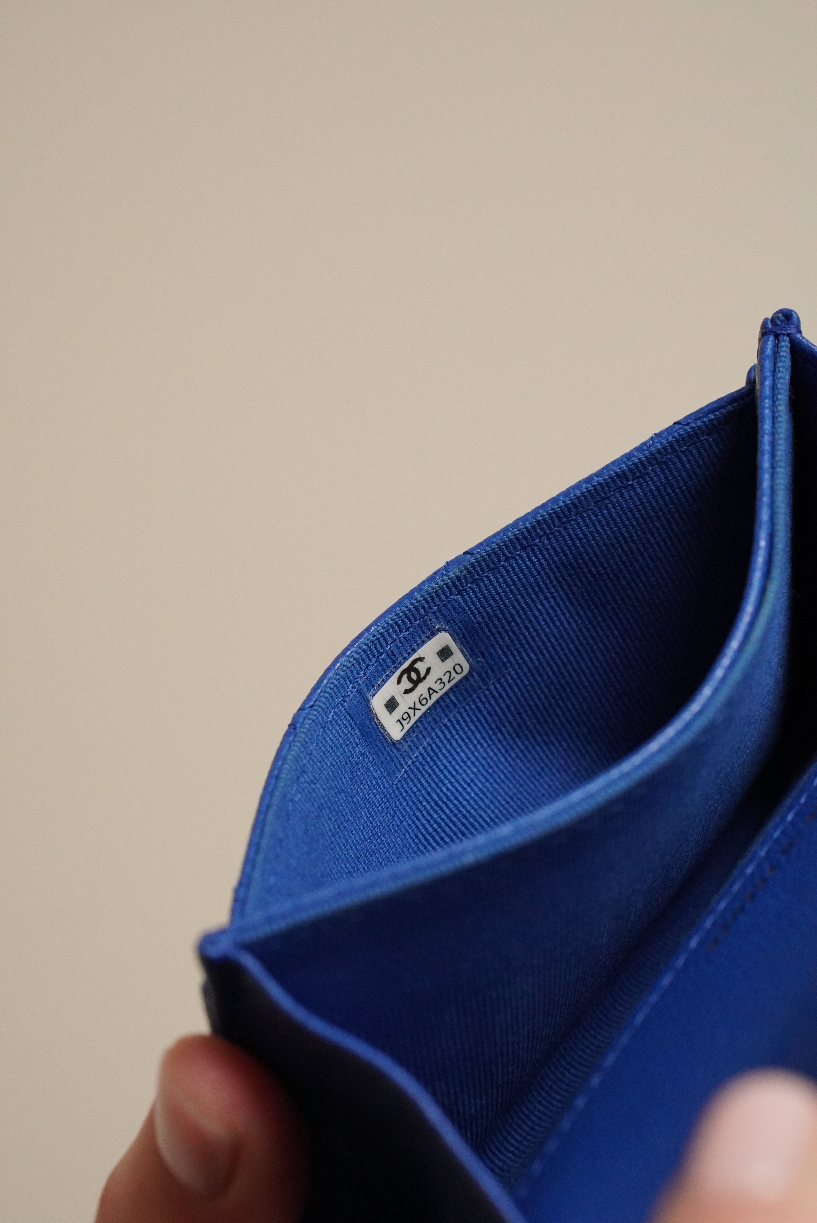 CHANEL 22B FLAP CARD HOLDER | BLUE