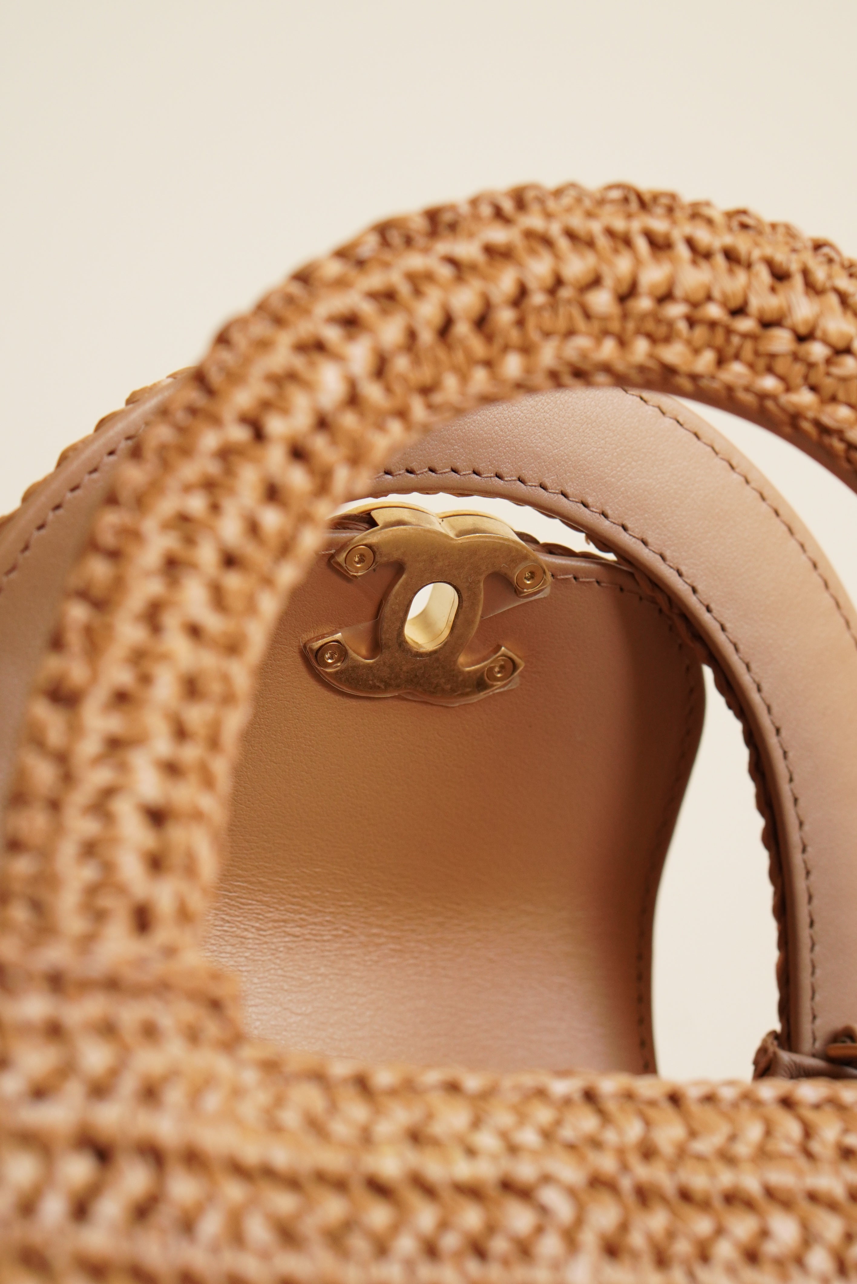 CHANEL 26C KELLY NANO | RAFFIA