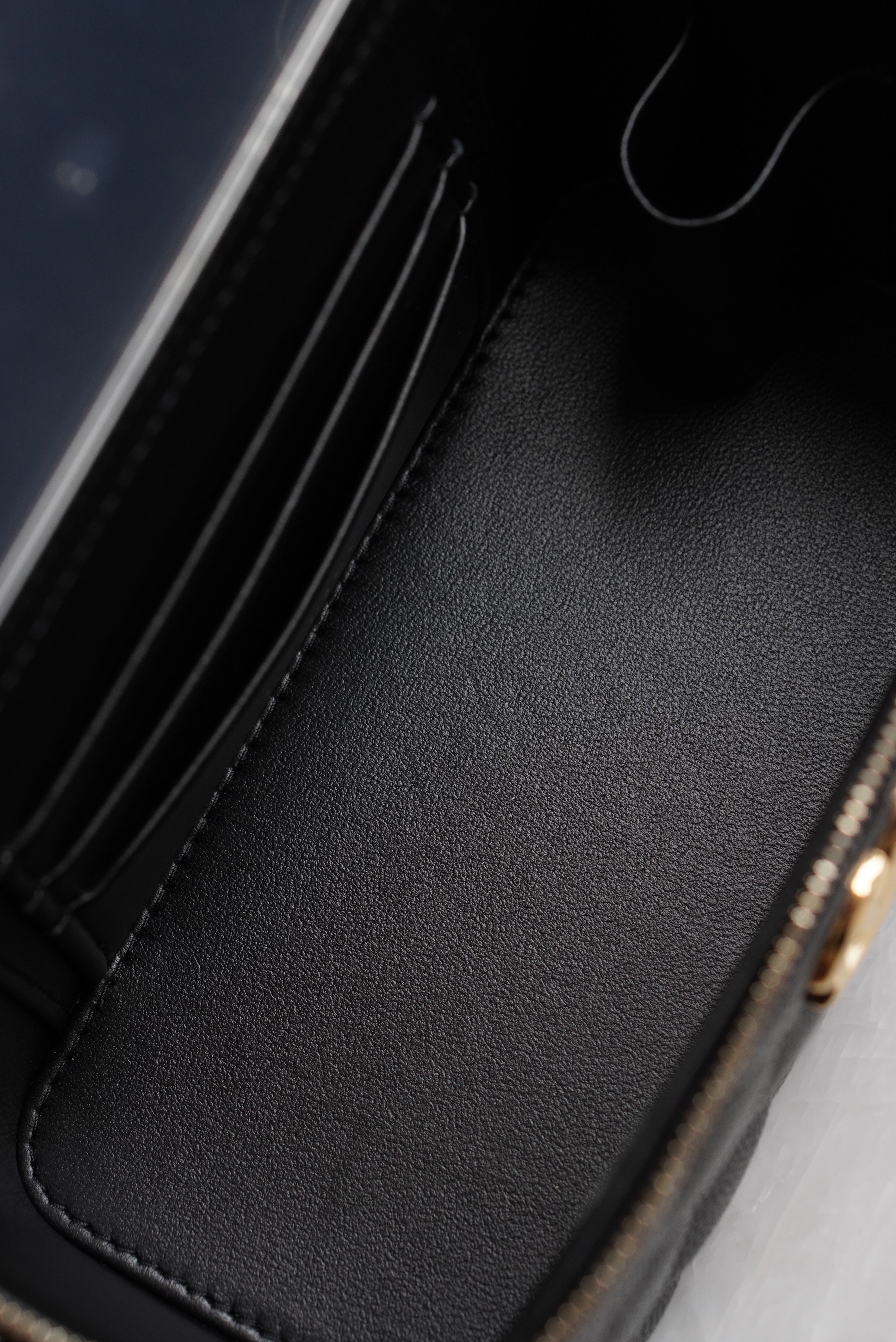 CHANEL LONG VANITY WITH CHAIN TOP HANDLE | BLACK