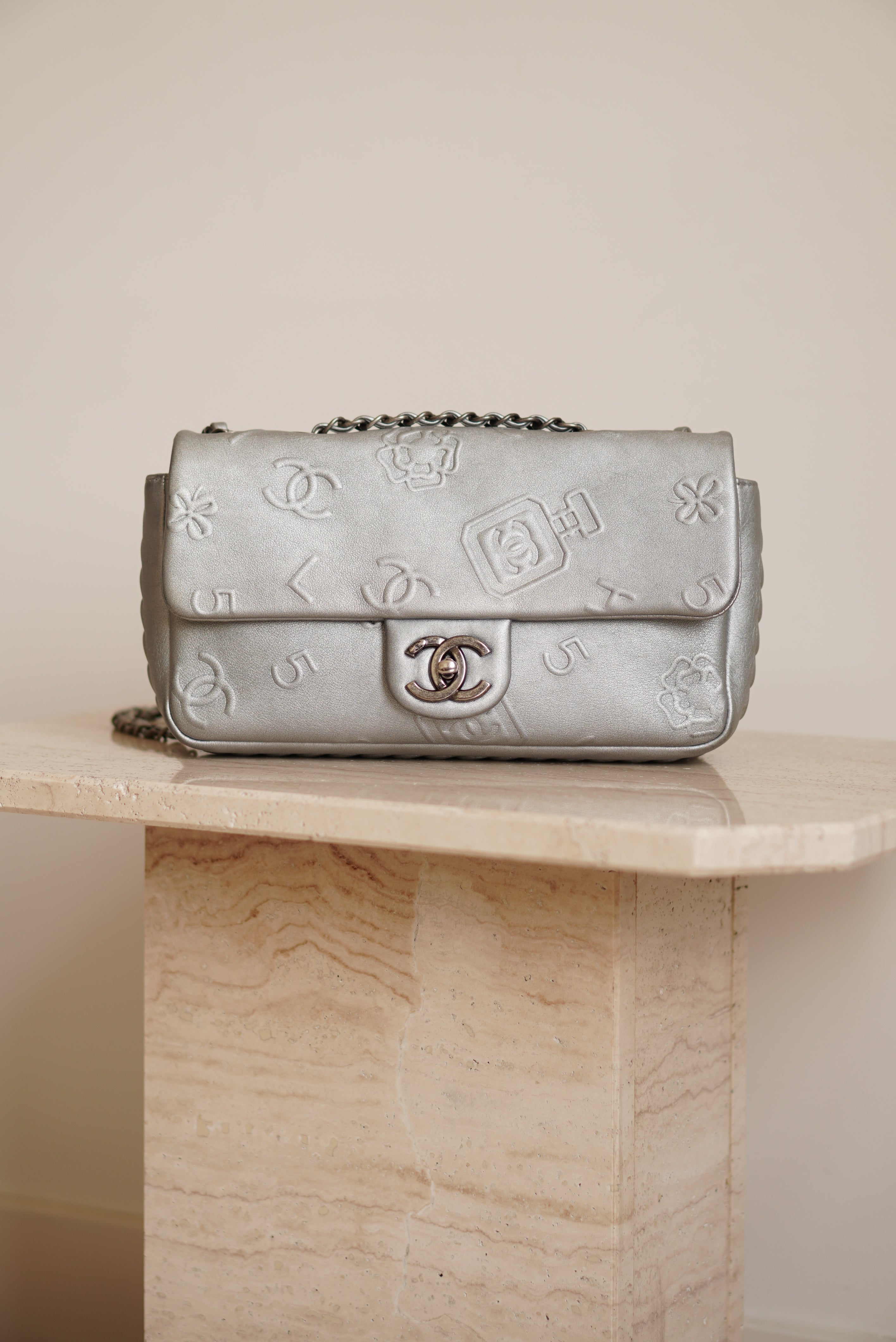 CHANEL LUCKY CHARMS SINGLE FLAP | SILVER