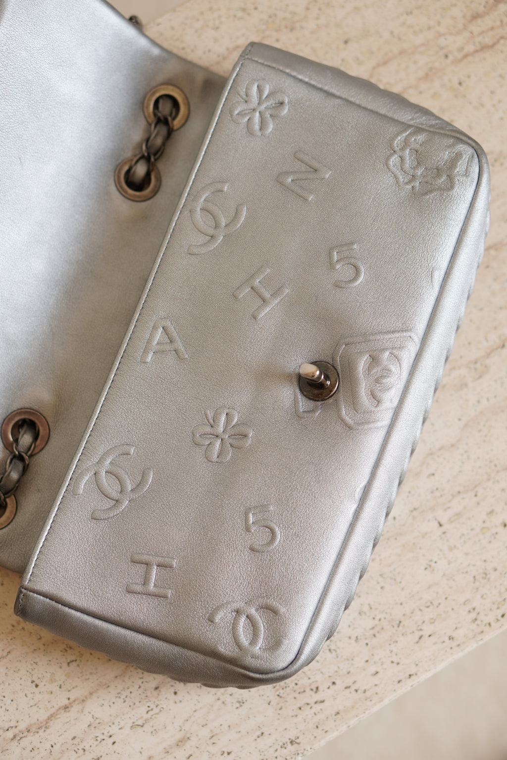 CHANEL LUCKY CHARMS SINGLE FLAP | SILVER