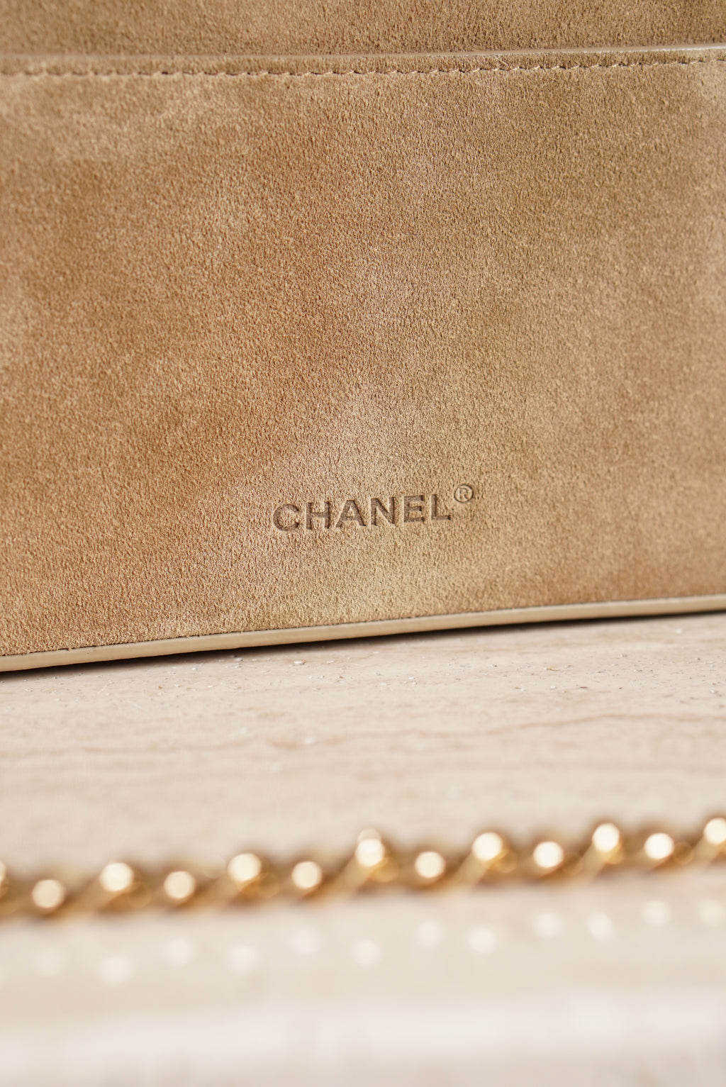 CHANEL CLASSIC 26A VANITY WITH CHAIN | BEIGE SUEDE