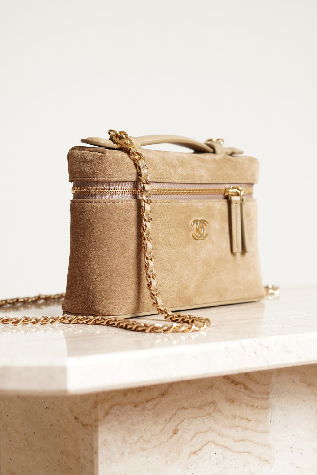 CHANEL CLASSIC 26A VANITY WITH CHAIN | BEIGE SUEDE