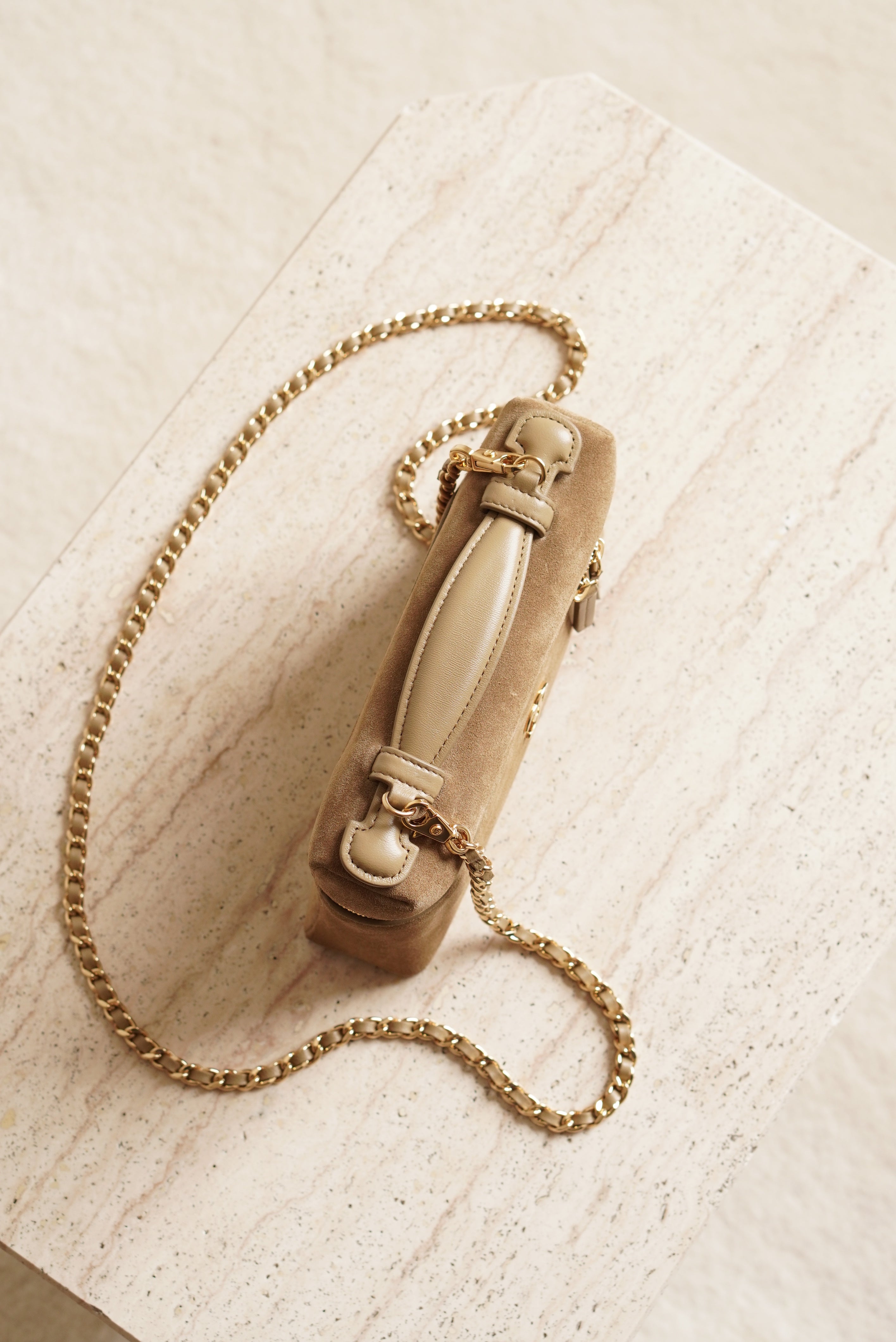 CHANEL CLASSIC 26A VANITY WITH CHAIN | BEIGE SUEDE