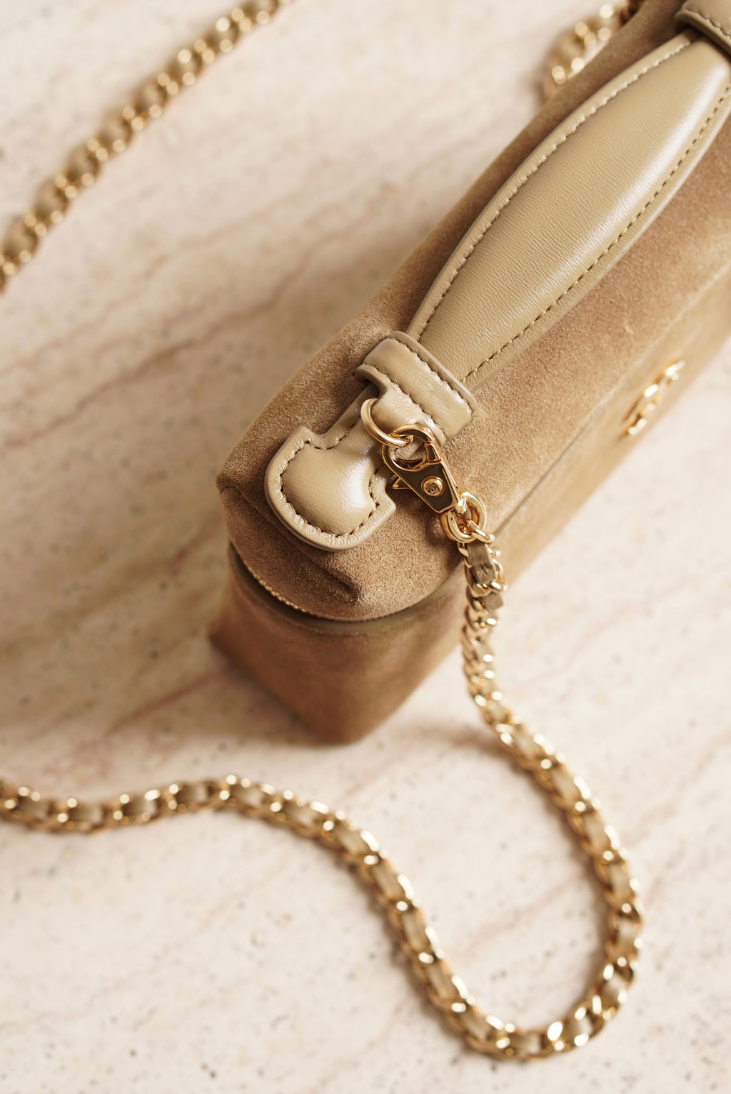 CHANEL CLASSIC 26A VANITY WITH CHAIN | BEIGE SUEDE