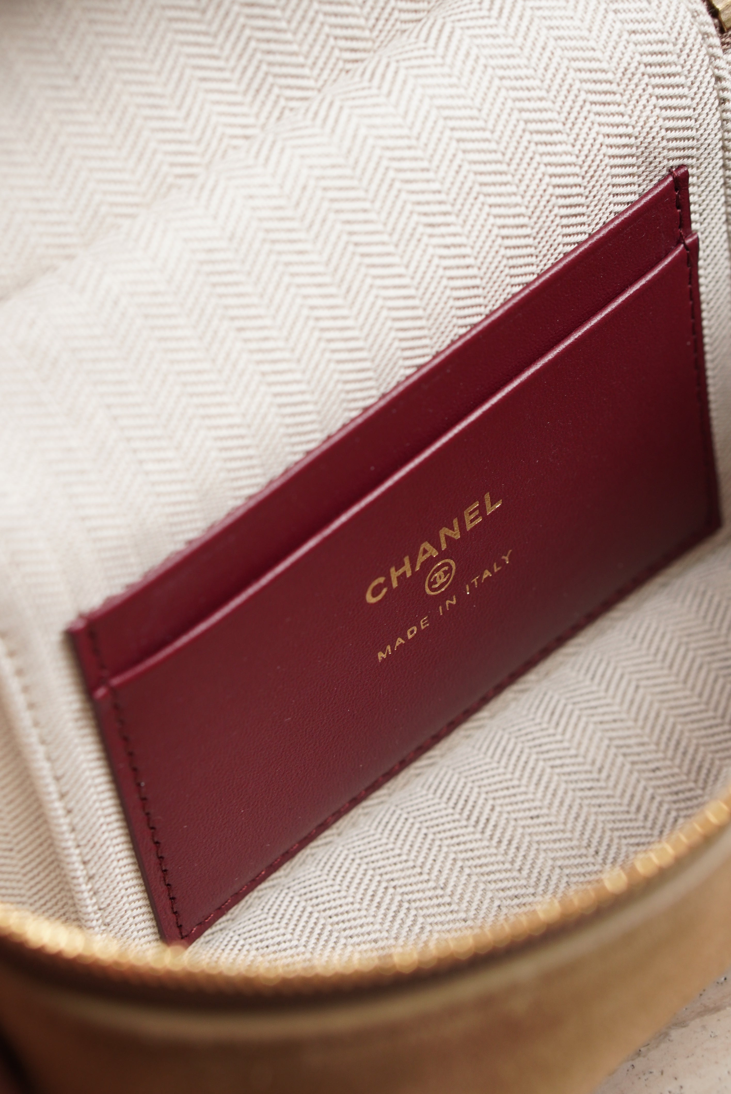 CHANEL CLASSIC 26A VANITY WITH CHAIN | BEIGE SUEDE