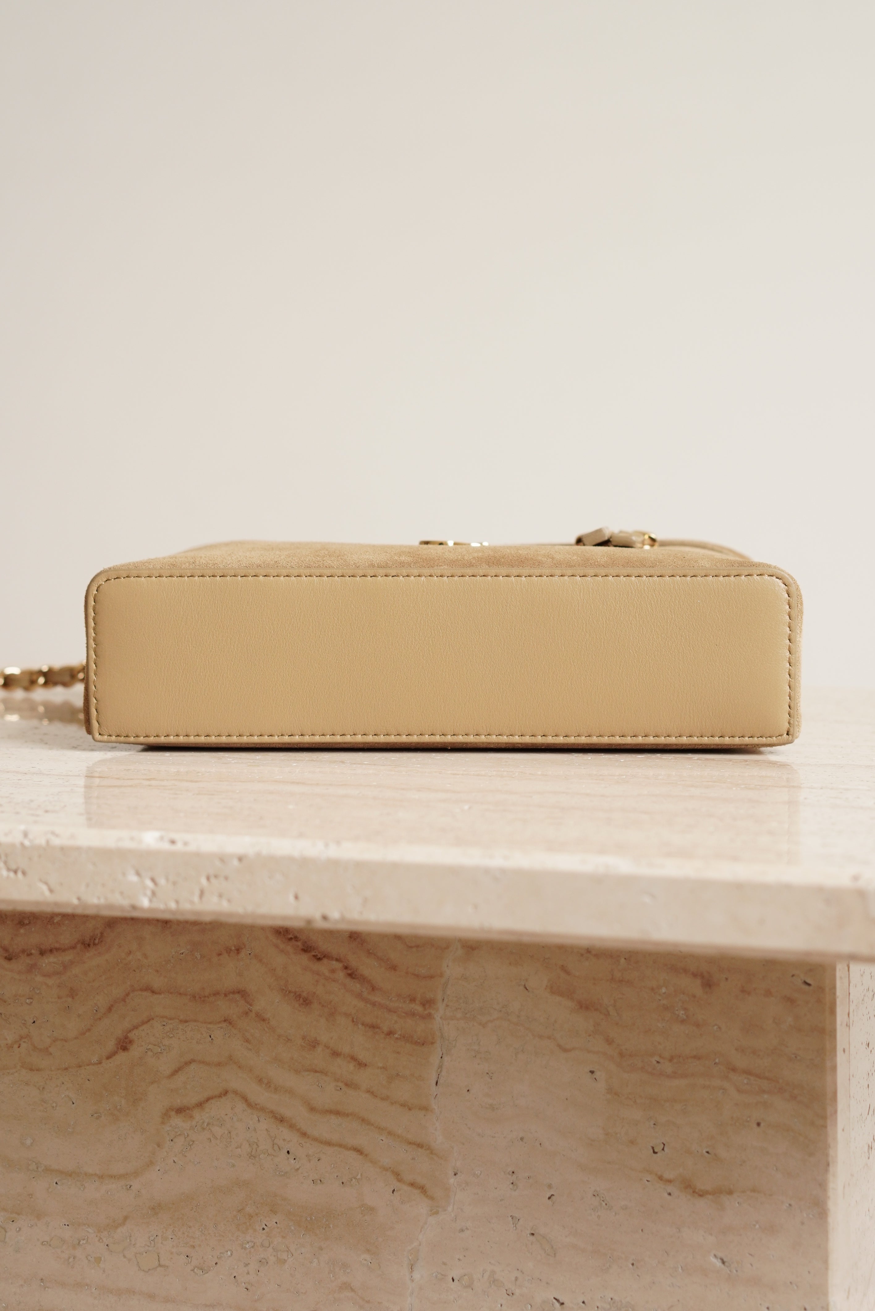 CHANEL CLASSIC 26A VANITY WITH CHAIN | BEIGE SUEDE