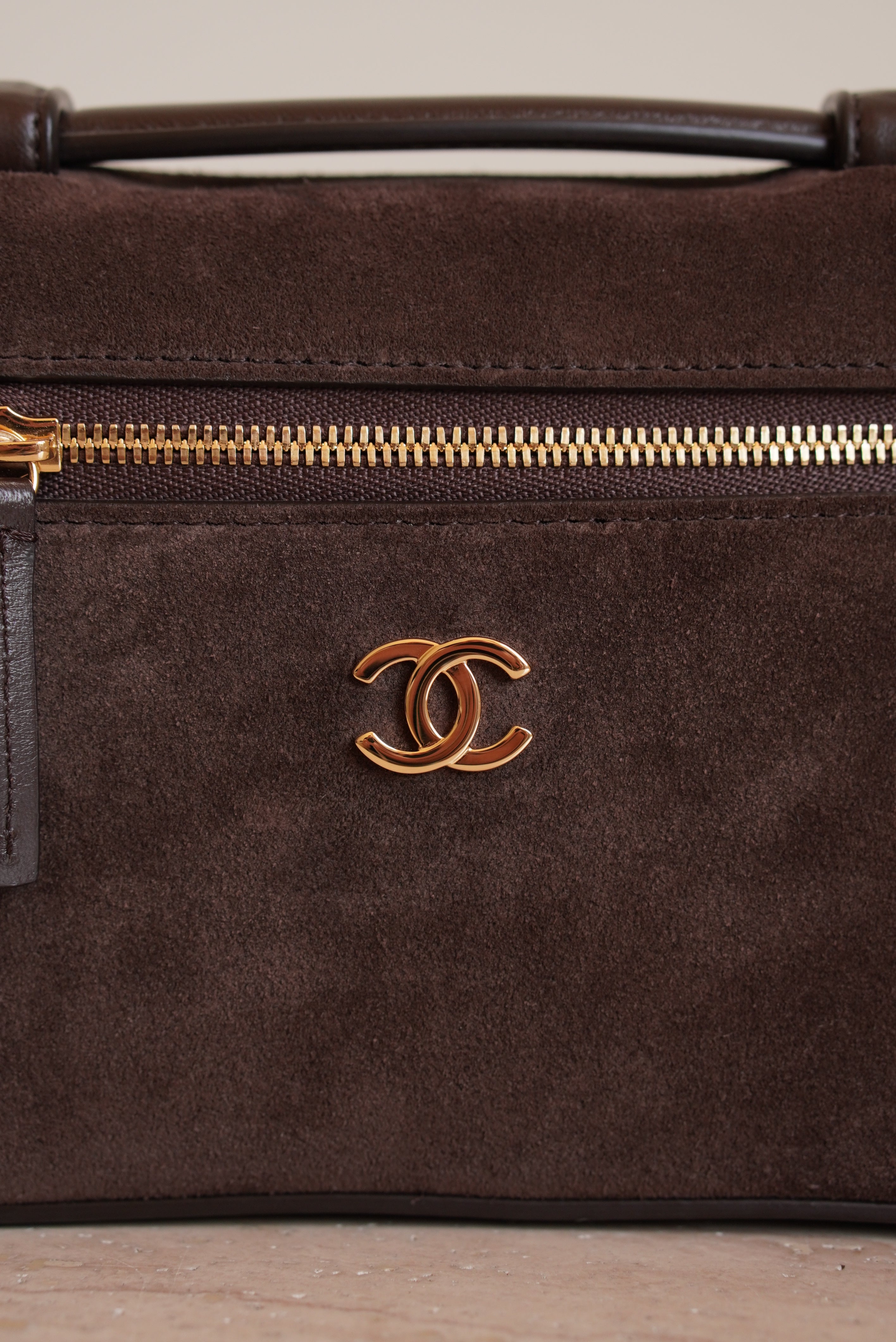 CHANEL CLASSIC 26A VANITY WITH CHAIN | BROWN SUEDE