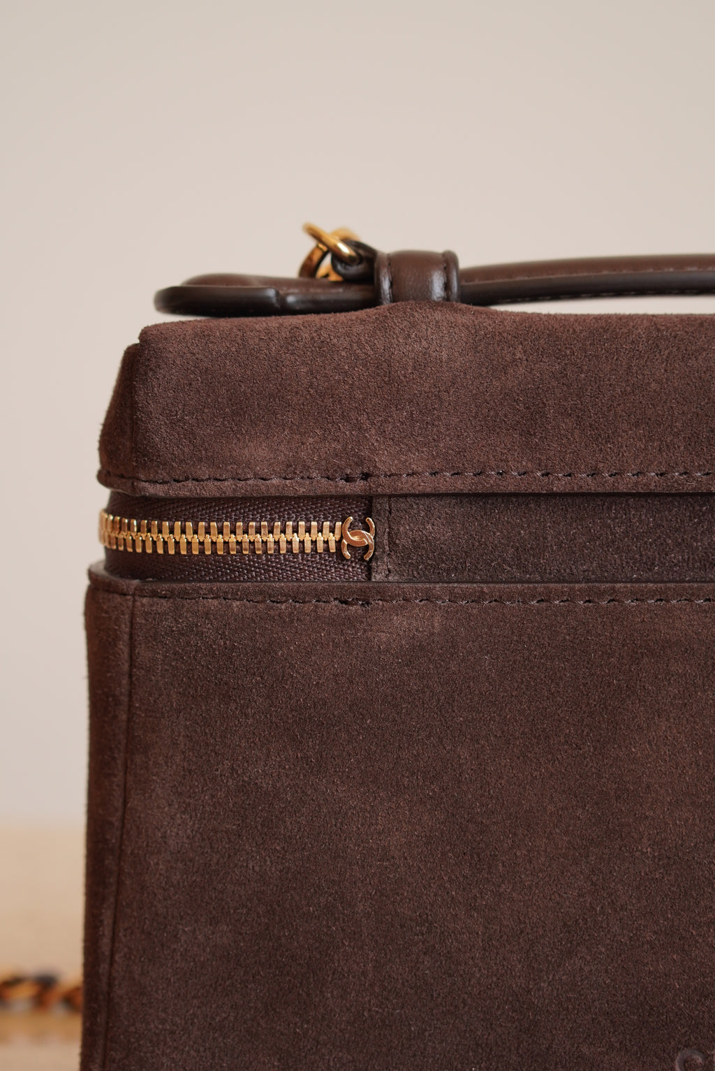 CHANEL CLASSIC 26A VANITY WITH CHAIN | BROWN SUEDE