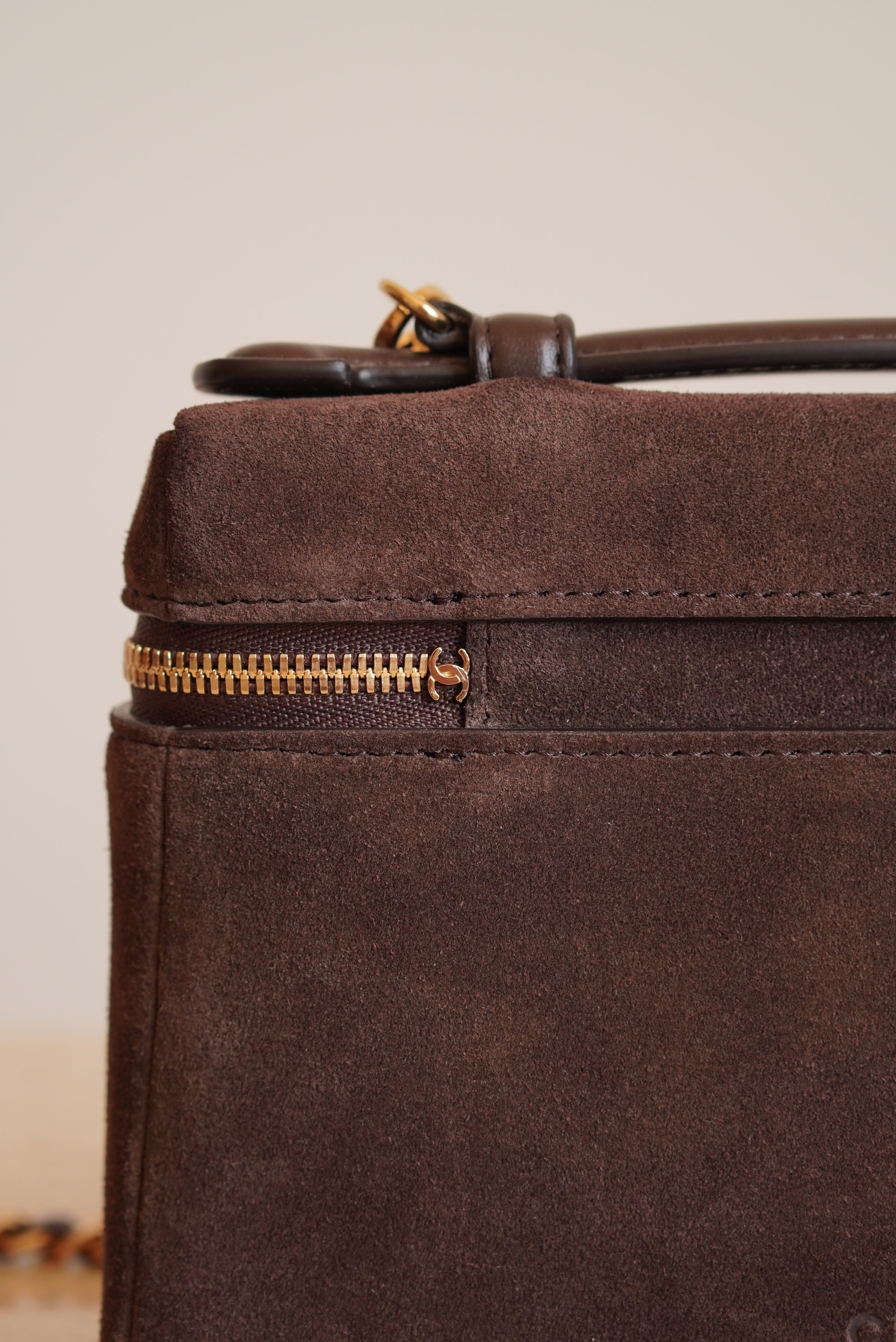 CHANEL CLASSIC 26A VANITY WITH CHAIN | BROWN SUEDE