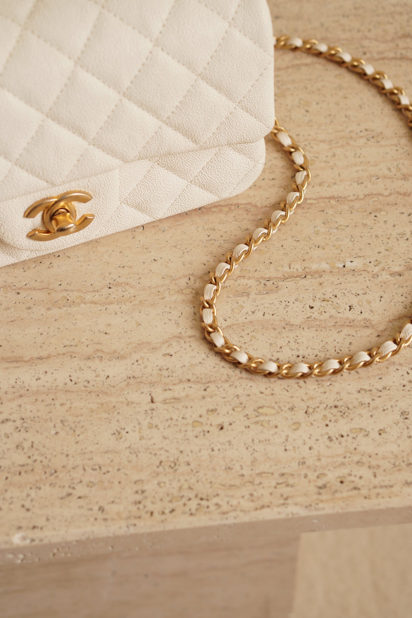 CHANEL 21S MINI RECTANGULAR TOP HANDLE | WHITE