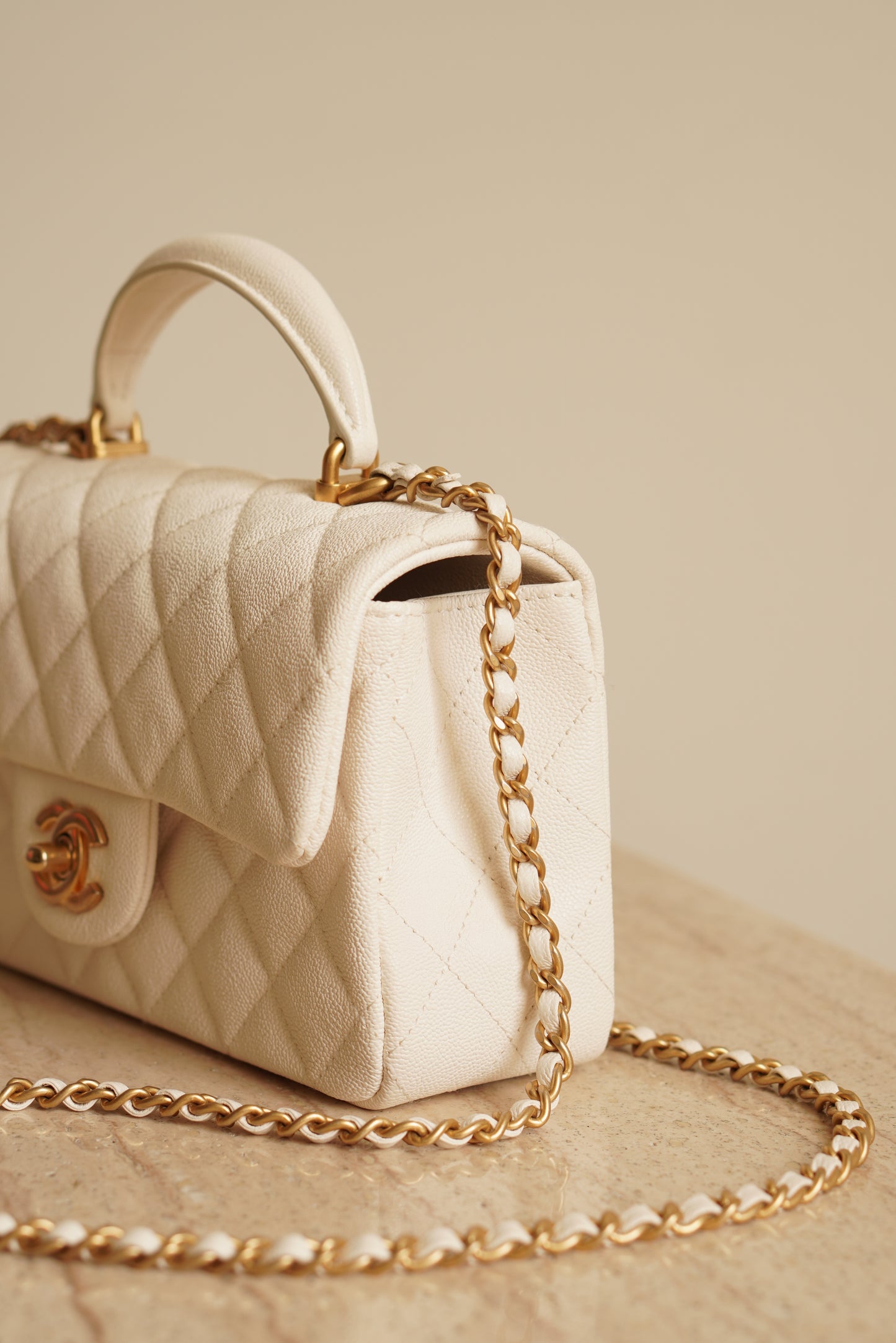 CHANEL 21S MINI RECTANGULAR TOP HANDLE | WHITE