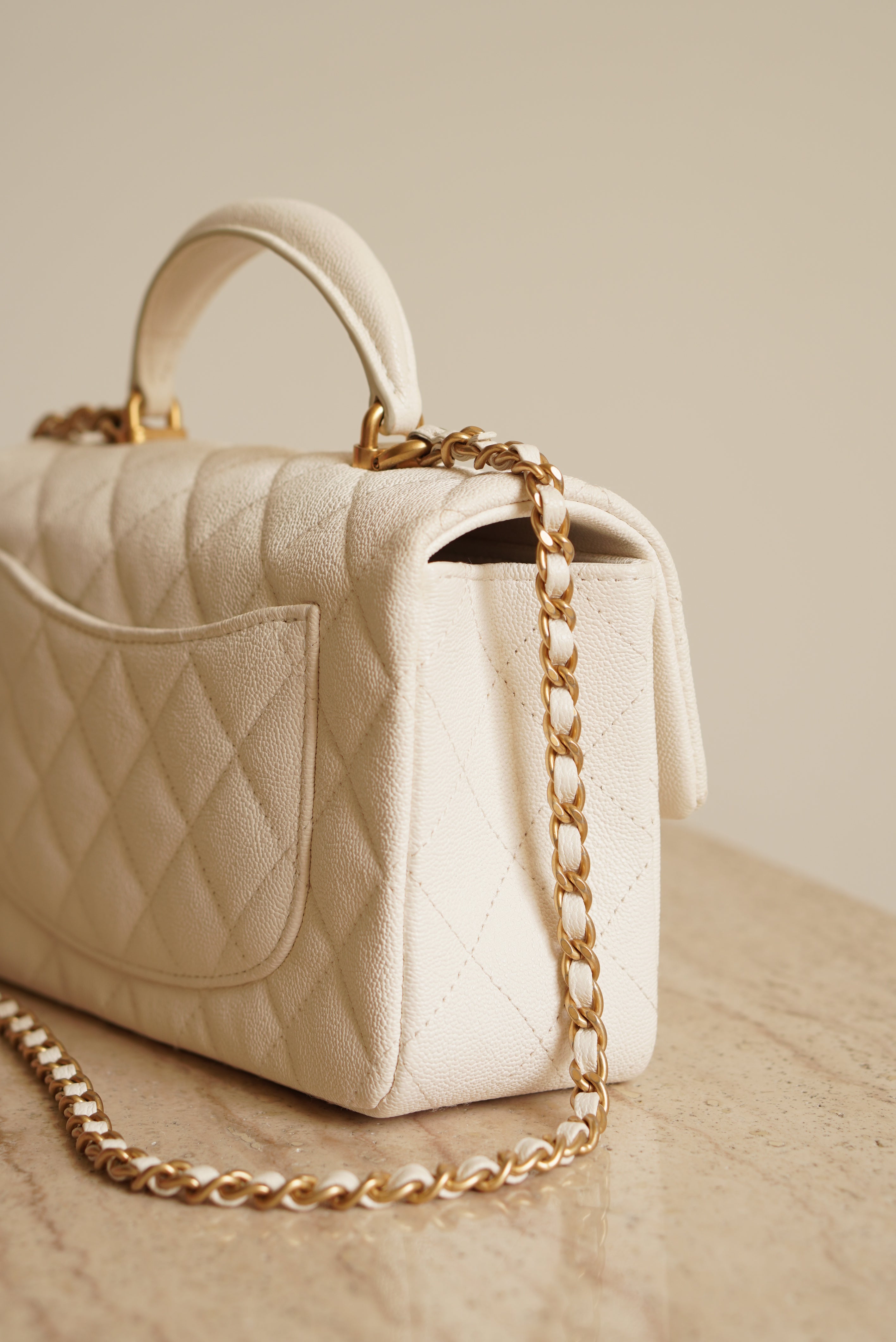 CHANEL 21S MINI RECTANGULAR TOP HANDLE | WHITE