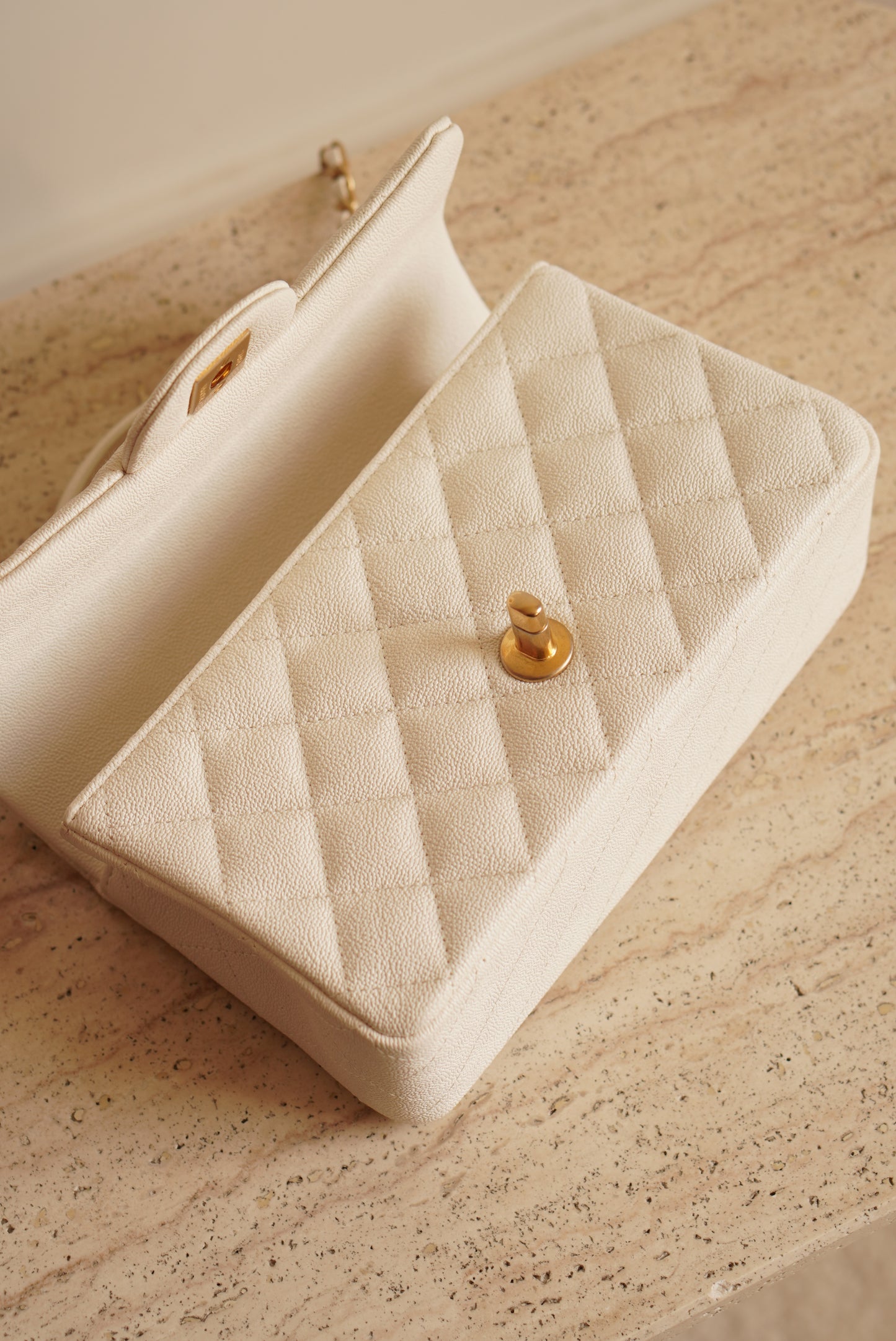 CHANEL 21S MINI RECTANGULAR TOP HANDLE | WHITE