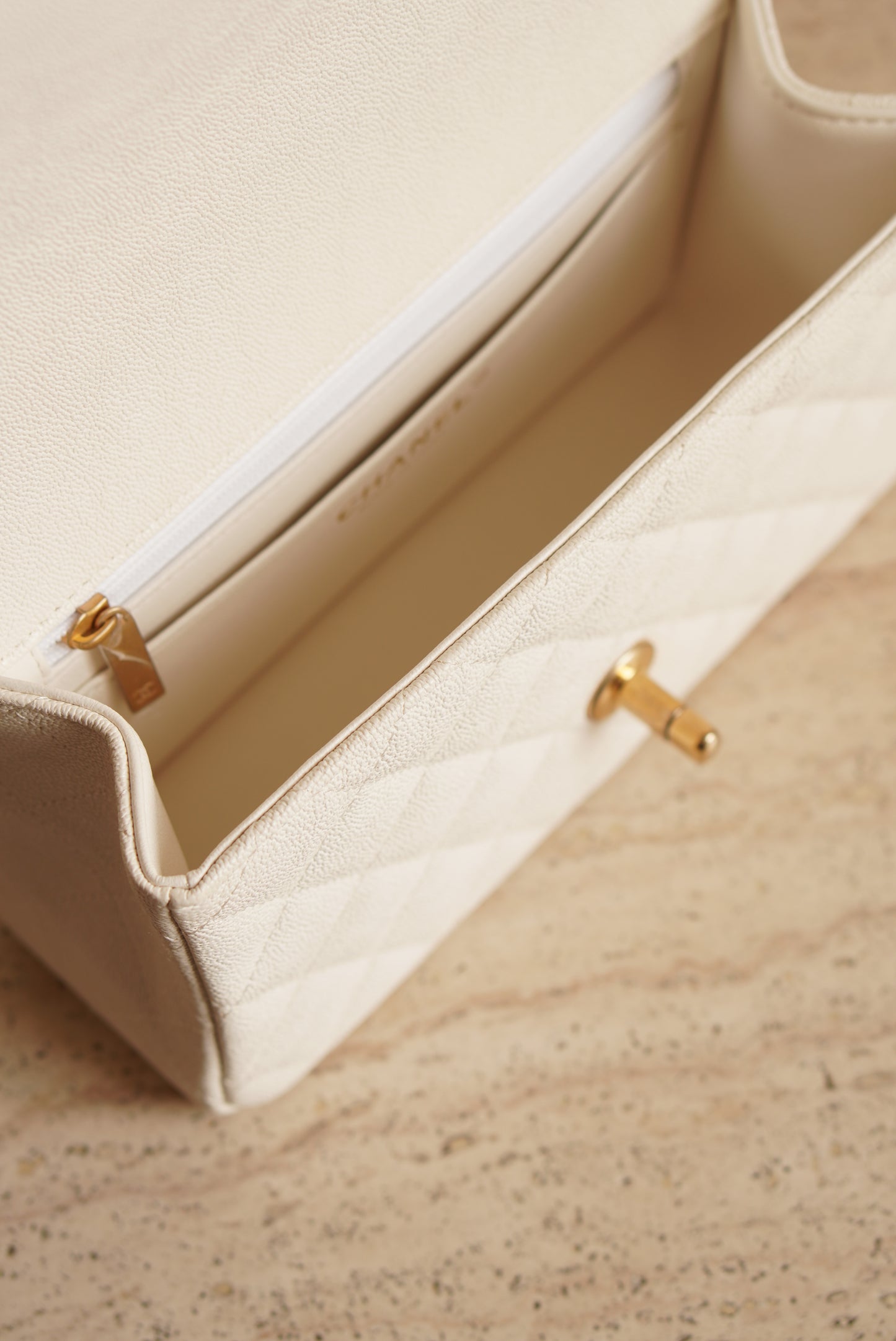 CHANEL 21S MINI RECTANGULAR TOP HANDLE | WHITE