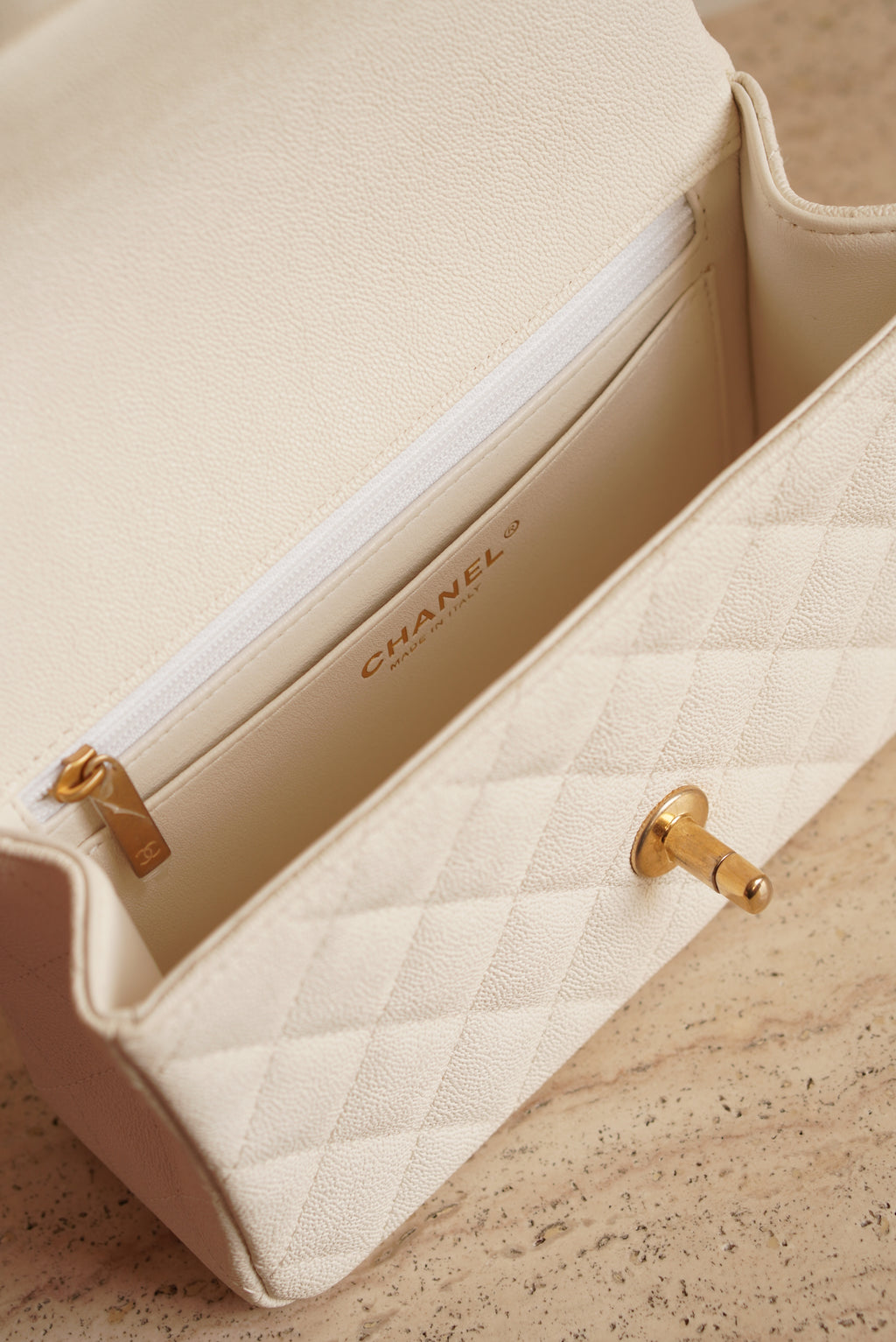 CHANEL 21S MINI RECTANGULAR TOP HANDLE | WHITE