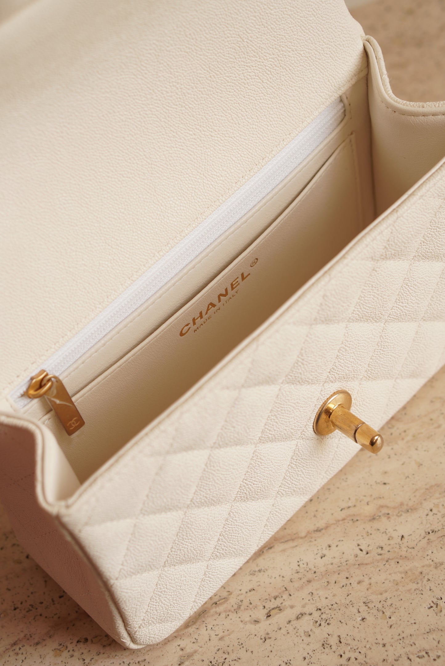 CHANEL 21S MINI RECTANGULAR TOP HANDLE | WHITE
