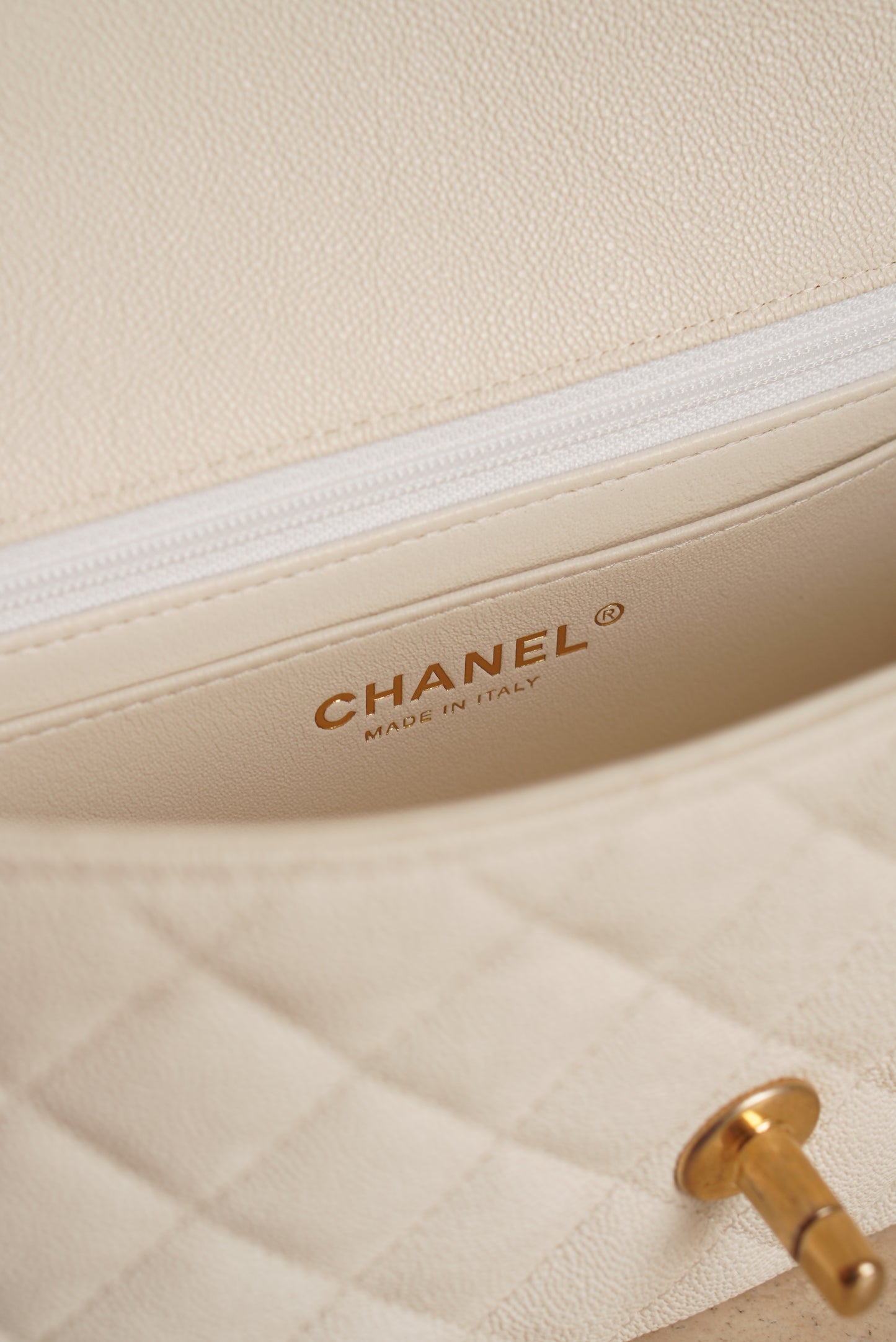CHANEL 21S MINI RECTANGULAR TOP HANDLE | WHITE