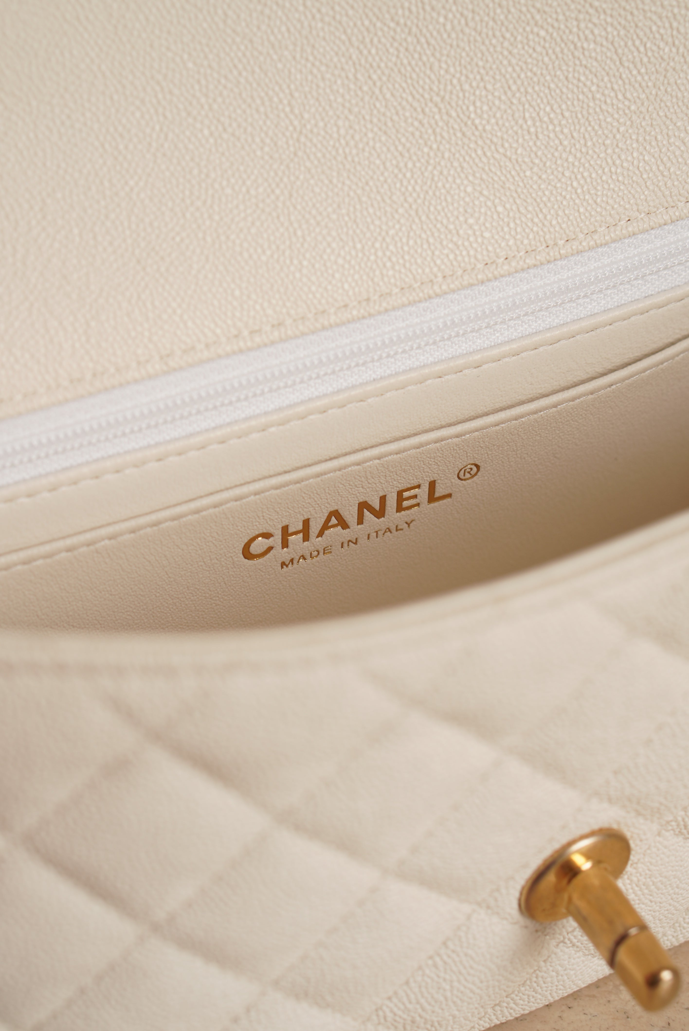 CHANEL 21S MINI RECTANGULAR TOP HANDLE | WHITE