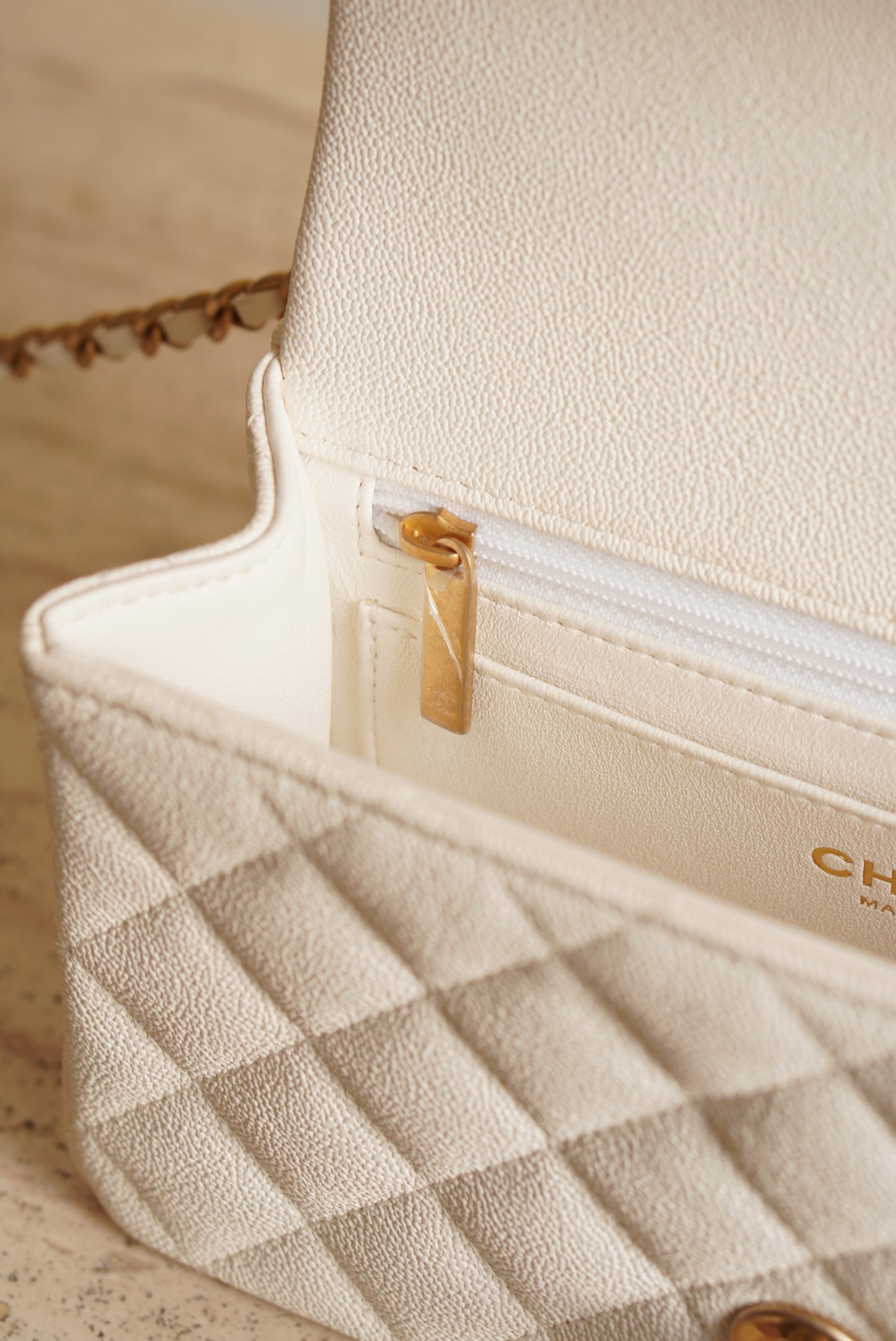 CHANEL 21S MINI RECTANGULAR TOP HANDLE | WHITE