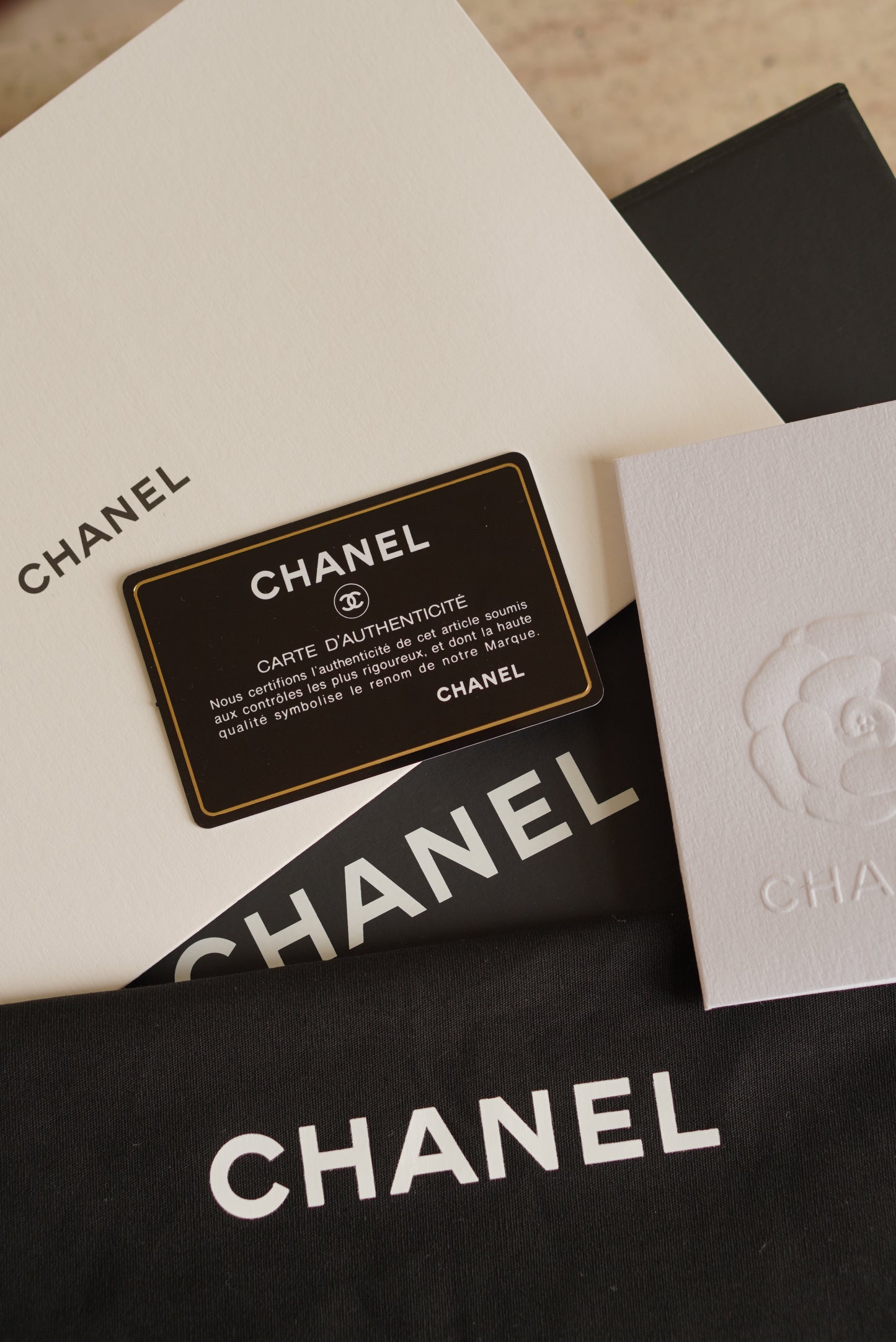 CHANEL 21S MINI RECTANGULAR TOP HANDLE | WHITE