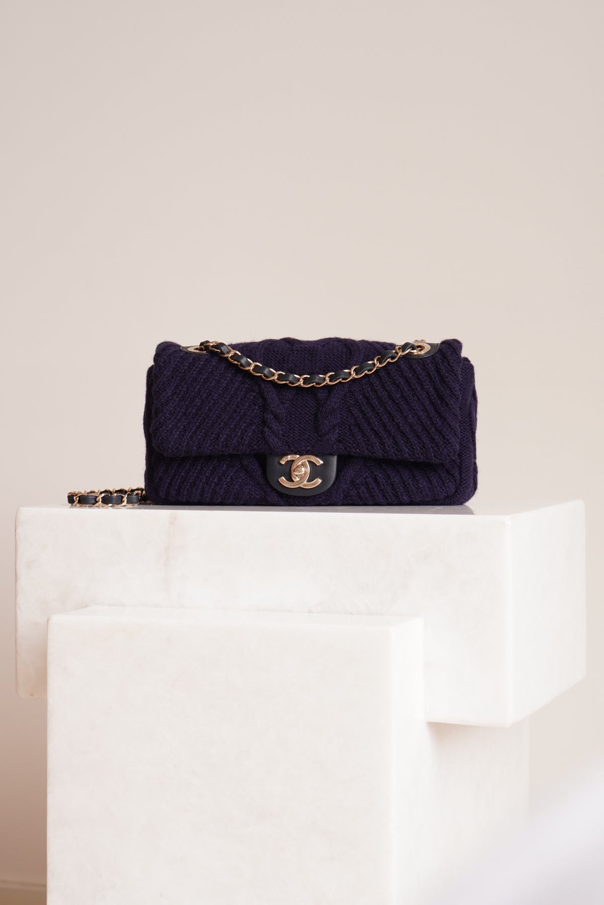 CHANEL 18A PARIS-HAMBURG CABLE KNIT SMALL SINGLE FLAP | NAVY