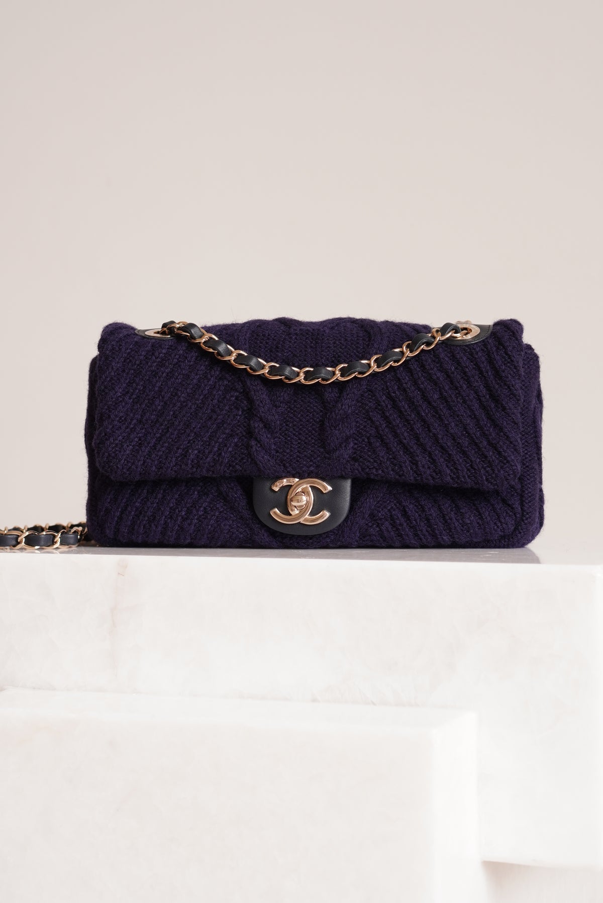 CHANEL 18A PARIS-HAMBURG CABLE KNIT SMALL SINGLE FLAP | NAVY