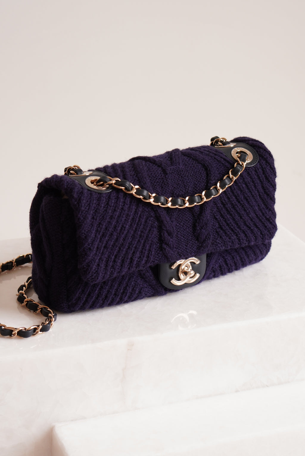 CHANEL 18A PARIS-HAMBURG CABLE KNIT SMALL SINGLE FLAP | NAVY