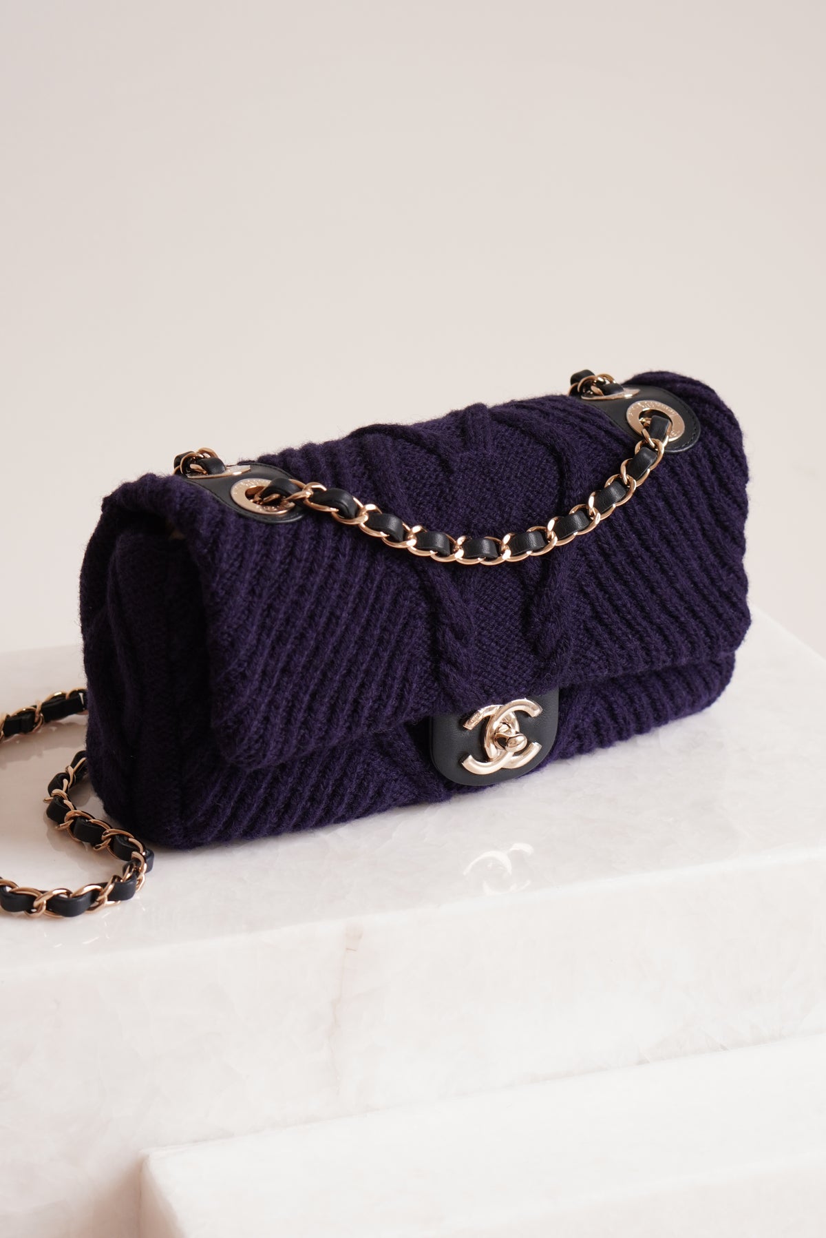 CHANEL 18A PARIS-HAMBURG CABLE KNIT SMALL SINGLE FLAP | NAVY